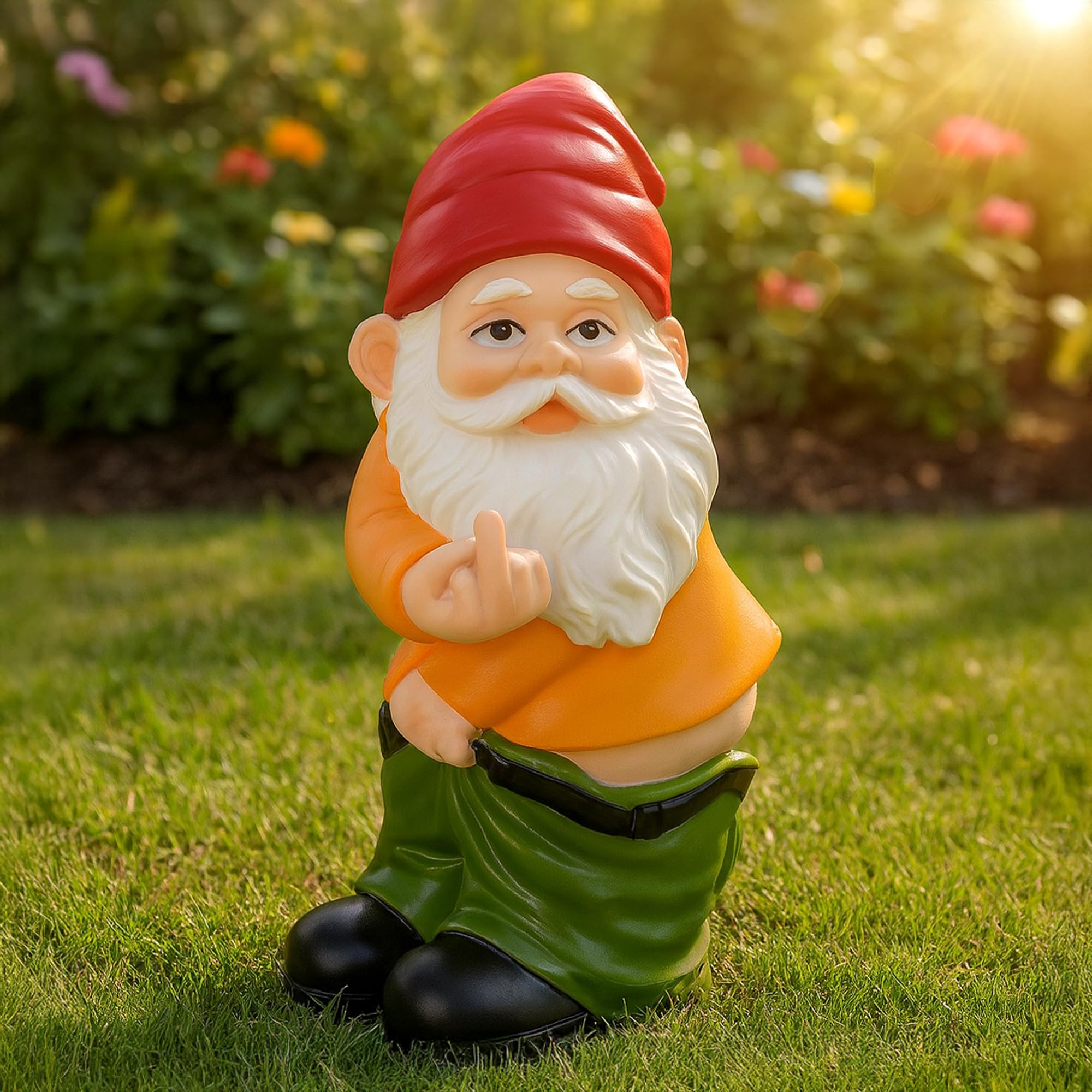 BRUBAKER Gartenzwerg Hose Runter mit Mittelfinger - Frecher Zwerg mit nacktem Po - Gartenfigur Lustig - Dekoration Wetterfest für Garten Campingplatz - Gartendeko für außen - 24 cm groß