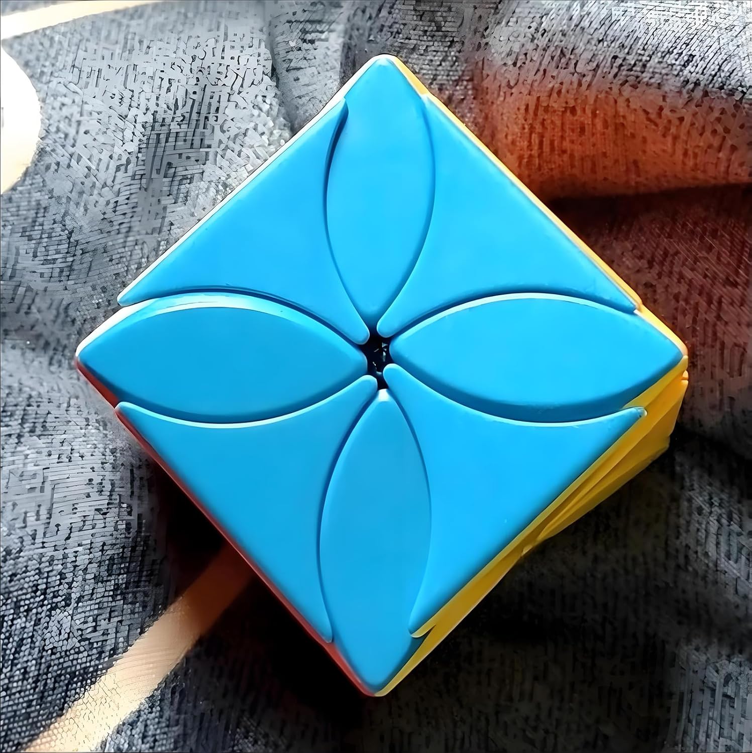 AI-YUN 3x3 Clover Speed Cube, Stickerless 3x3 Clover Magic Cube, Twisty Skewb Cube Puzzle Toys, Brain Teasers