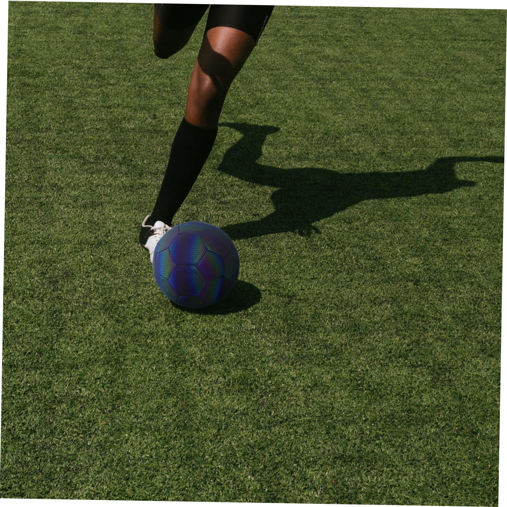 Pallone di Calcio Riflettente per Allenamento e Partite, Alta Visibilità | Gomma, Pelle Sintetica e Camera in Butile, Uso Versatile per Scuole e Match, Back To School Party