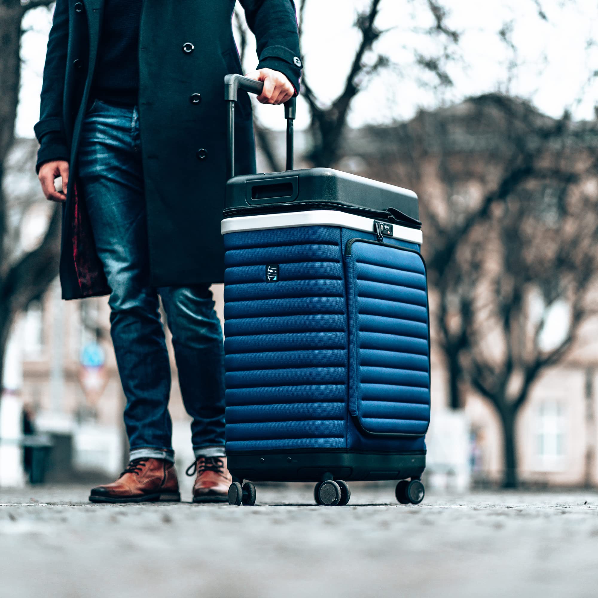 Pull Up Suitcase Estate Blue - Twoja mobilna szafa na ubrania. Rozkładana walizka podróżna z przegródkami, niebieski, 76 cm