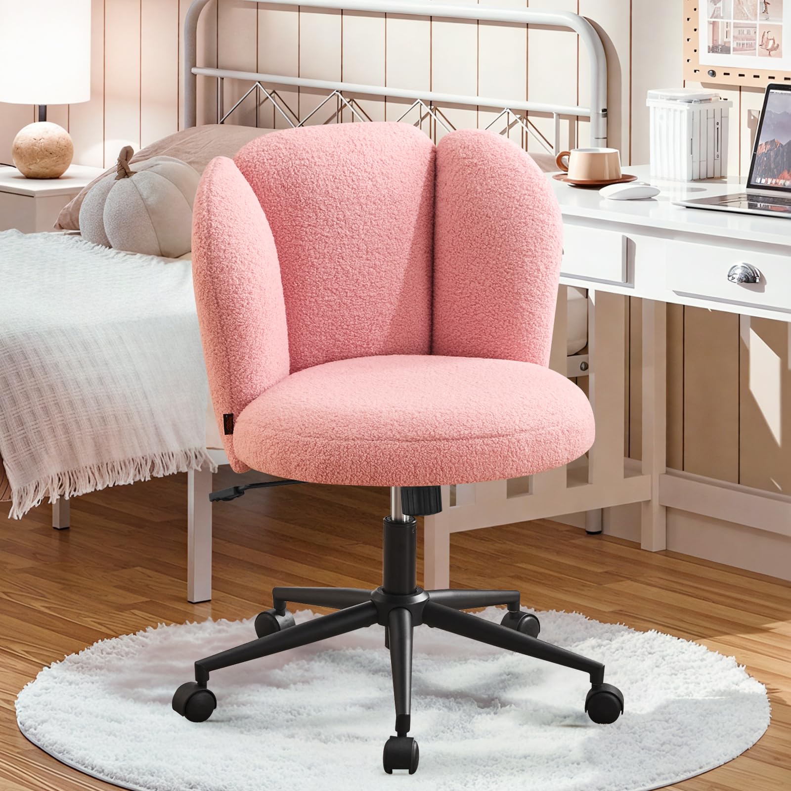 Chaise de bureau rose réglable en hauteur et fauteuil de coiffeuse pivotant en bouclé