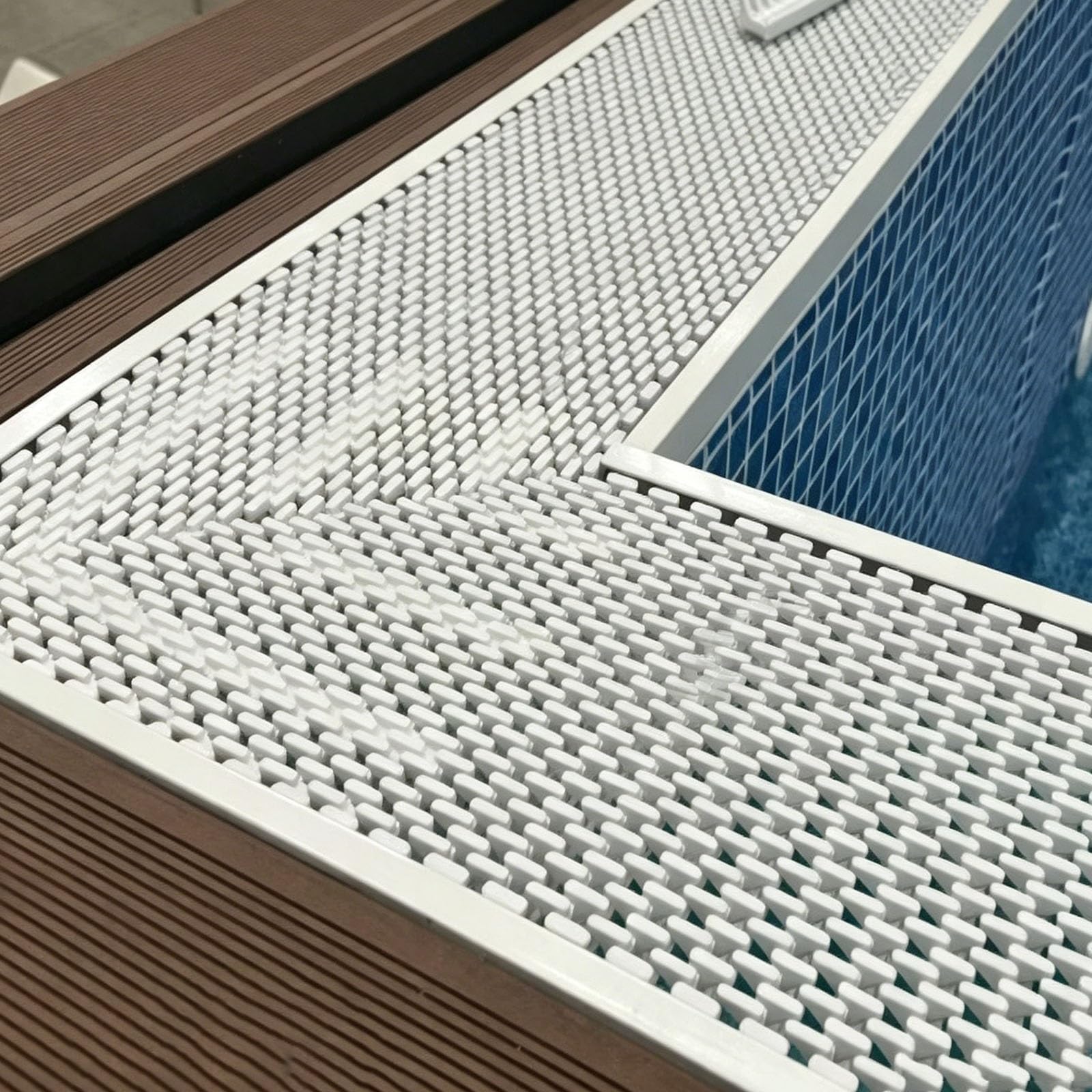 Griglia di Scarico angolare a Incastro, Copertura modulare per canali di scolo e sfioro, Ideale per Piscine e Aree Esterne(4pcs,30cm)