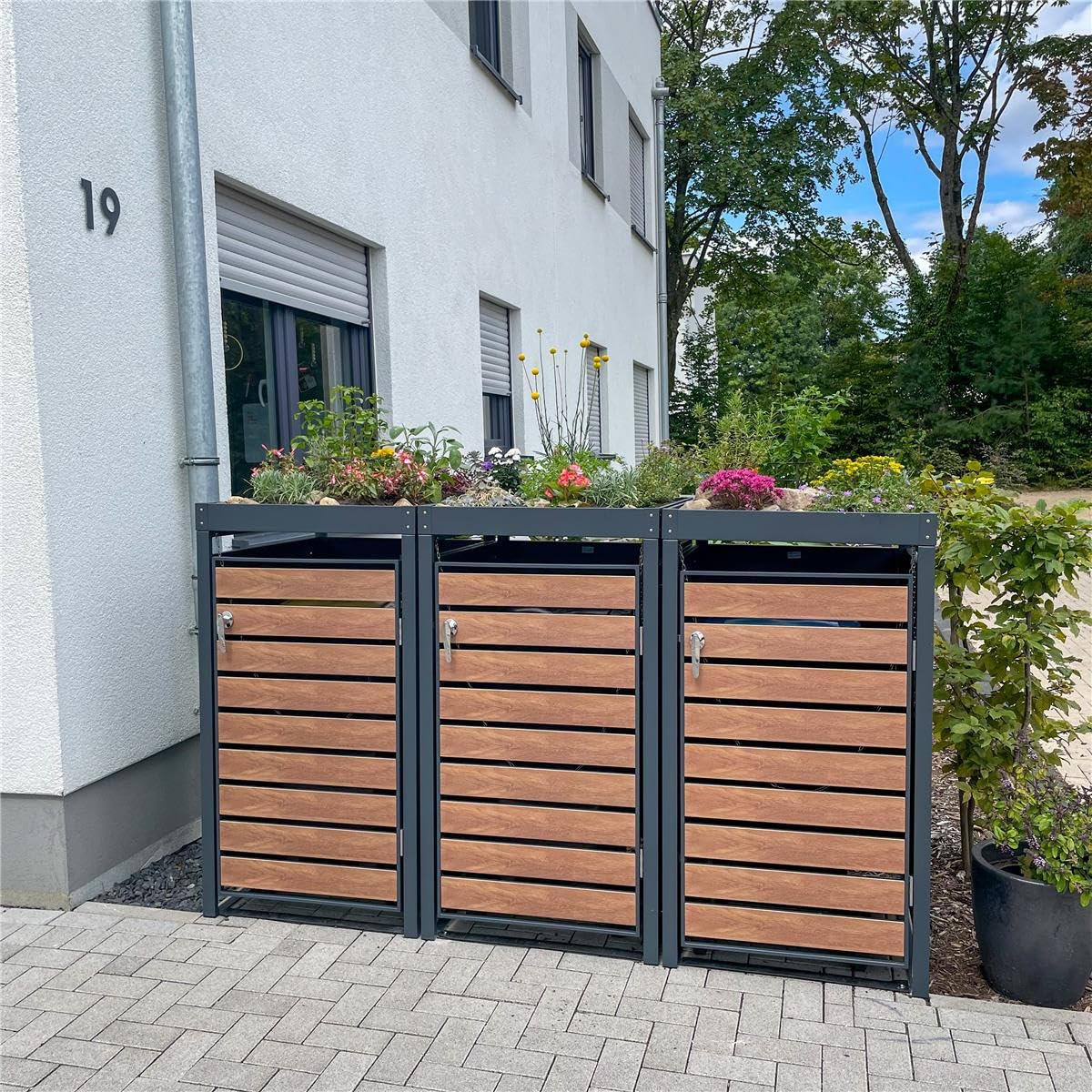 Metzler Box à poubelles 3x240L Anthracite & Aspect Bois avec Toit végétal & Bande de visibilité, Habillage pour 3 bacs avec Couvercle Automatique, Acier poudré Inoxydable, verrouillable
