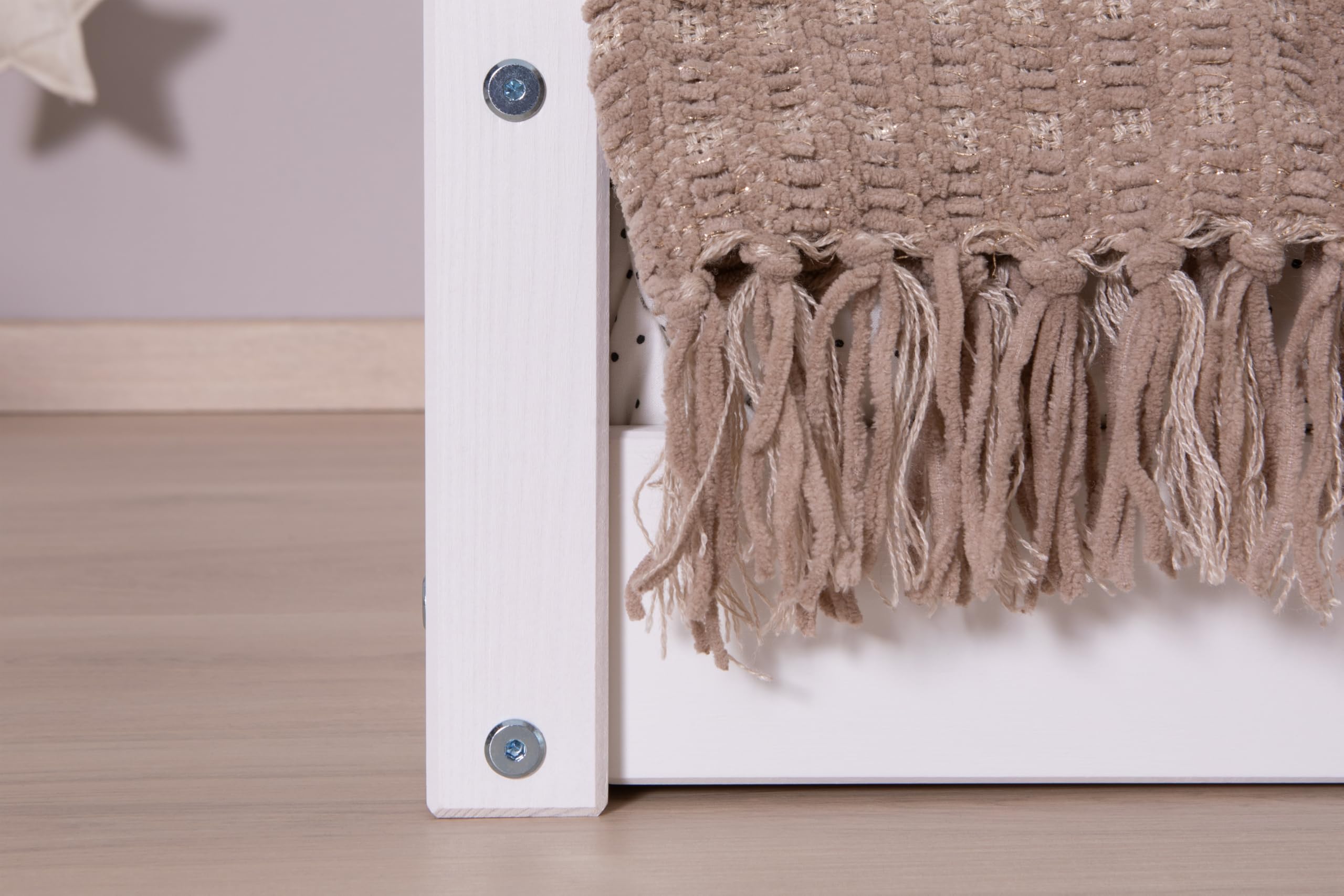 TiCAA Bodenbett, Kinderbett Massivholz – Montessori Bett „Neo“ aus Kiefer mit Lattenrost und Rausfallschutz, Holzbett belastbar bis 150 kg