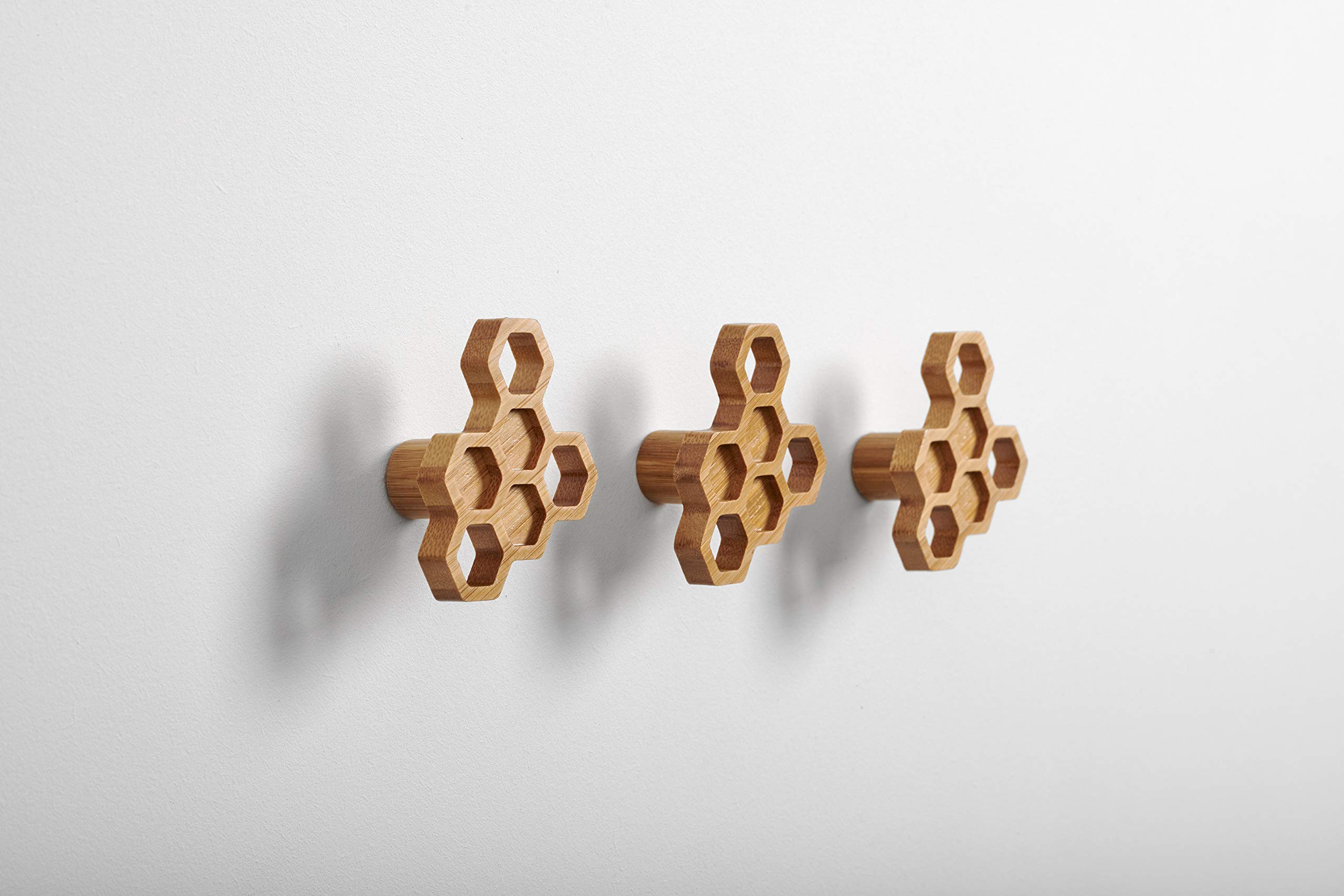 BU Products Honeycomb Wooden Wall Hooks – Set of 3 Wall Mounted Coat Hooks for Hanging Hats, Scarves, Bags, Dog Leads, Towels and More.