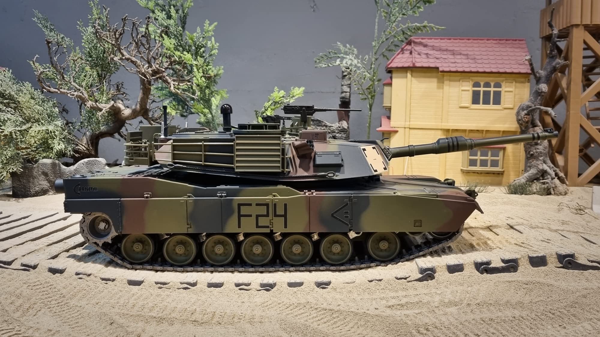 ES-TOYS Czołg zdalnie sterowany z funkcją strzelania M1A2 Abrams Heng Long 1:16 z dymem i dźwiękiem + metalowa przekładnia + 2,4Ghz V7.0 - UPG-A