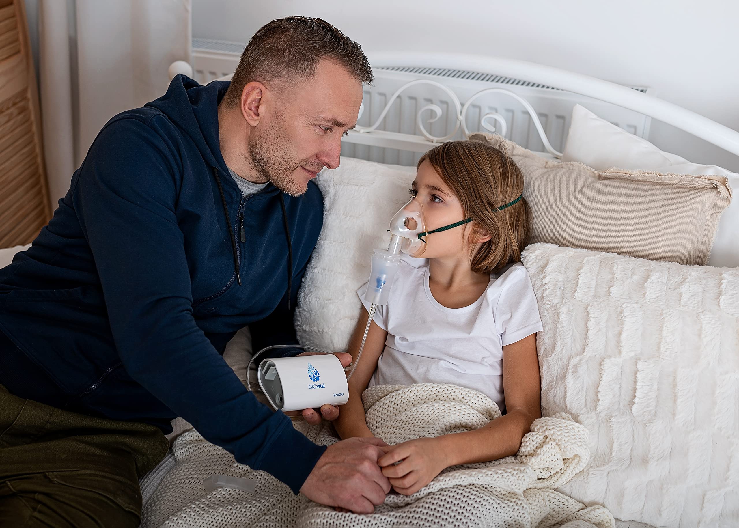 InnoGIO GIOvital, Vernebler mit Elektrischem Kompressor für Erwachsene & Kinder, Tragbarer Inhalator für Aroma- & Phytotherapie, Atemgerät mit Masken, Mundstücken, Schlauch, Nebulizer & Filter