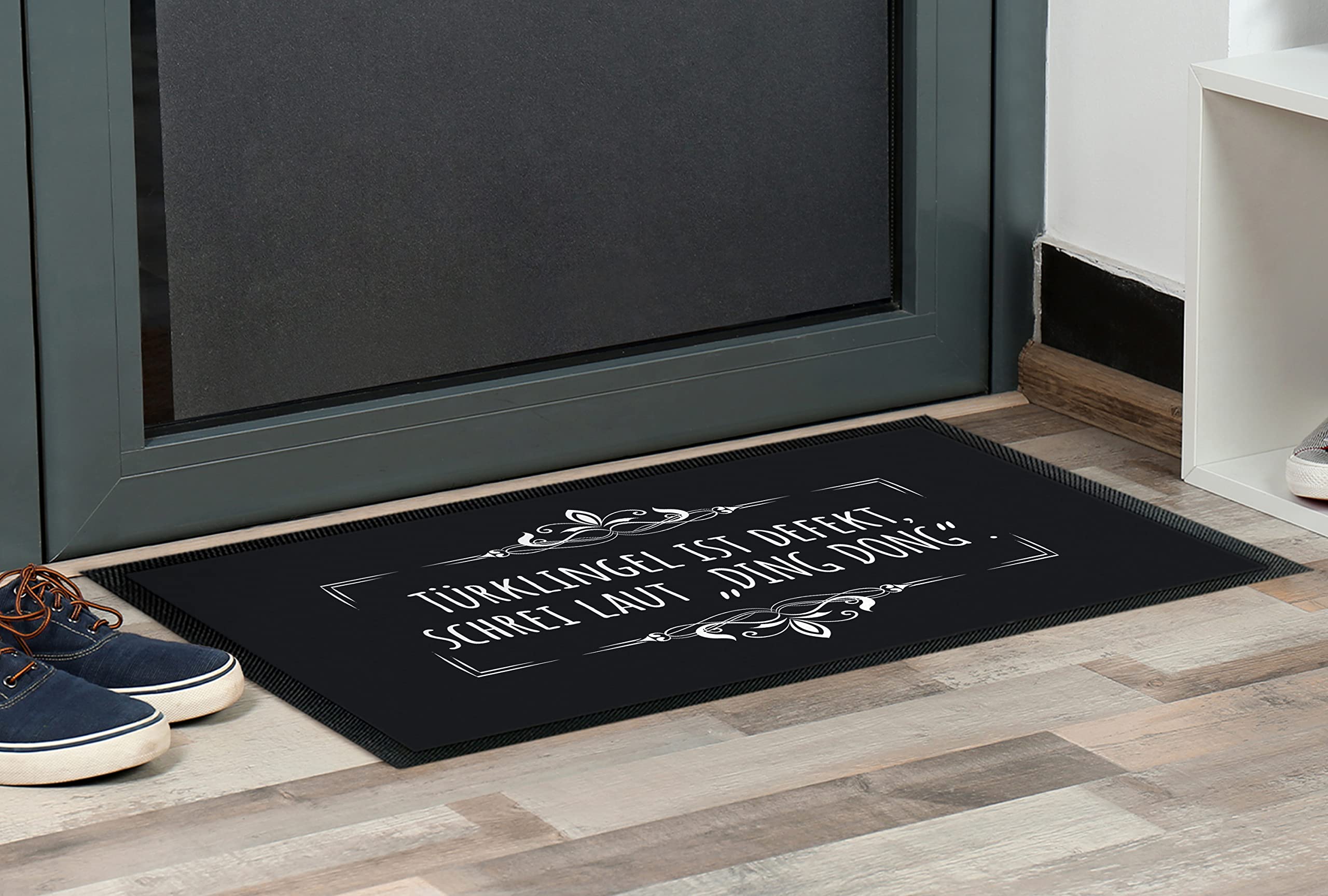 True Statements Deko-Fußmatte 75 x 50 cm Türklingel ist defekt, „Ding Dong“ - originelle Geschenkidee für Familie & Freunde - rutschfeste Schmutzfangmatte Türvorleger Eingangstürmatte Innen & Außen