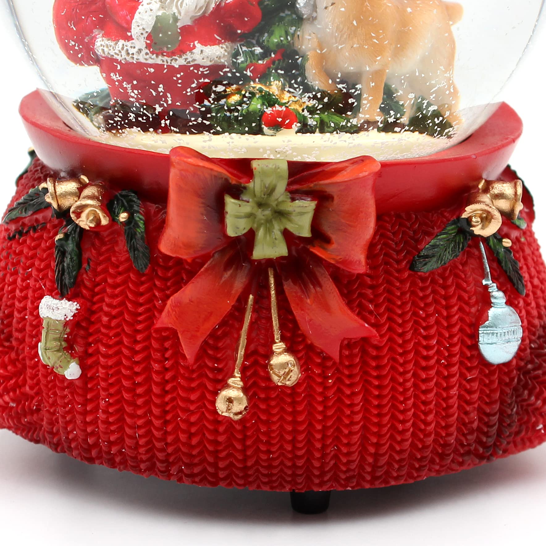 Große Schneekugel, Weihnachtsmann mit REH und Tannenbaum, mit Sound, auf aufwendig dekoriertem Sockel, Maße L/B/H: 10 x 10 x 14 cm Kugel Ø 10 cm