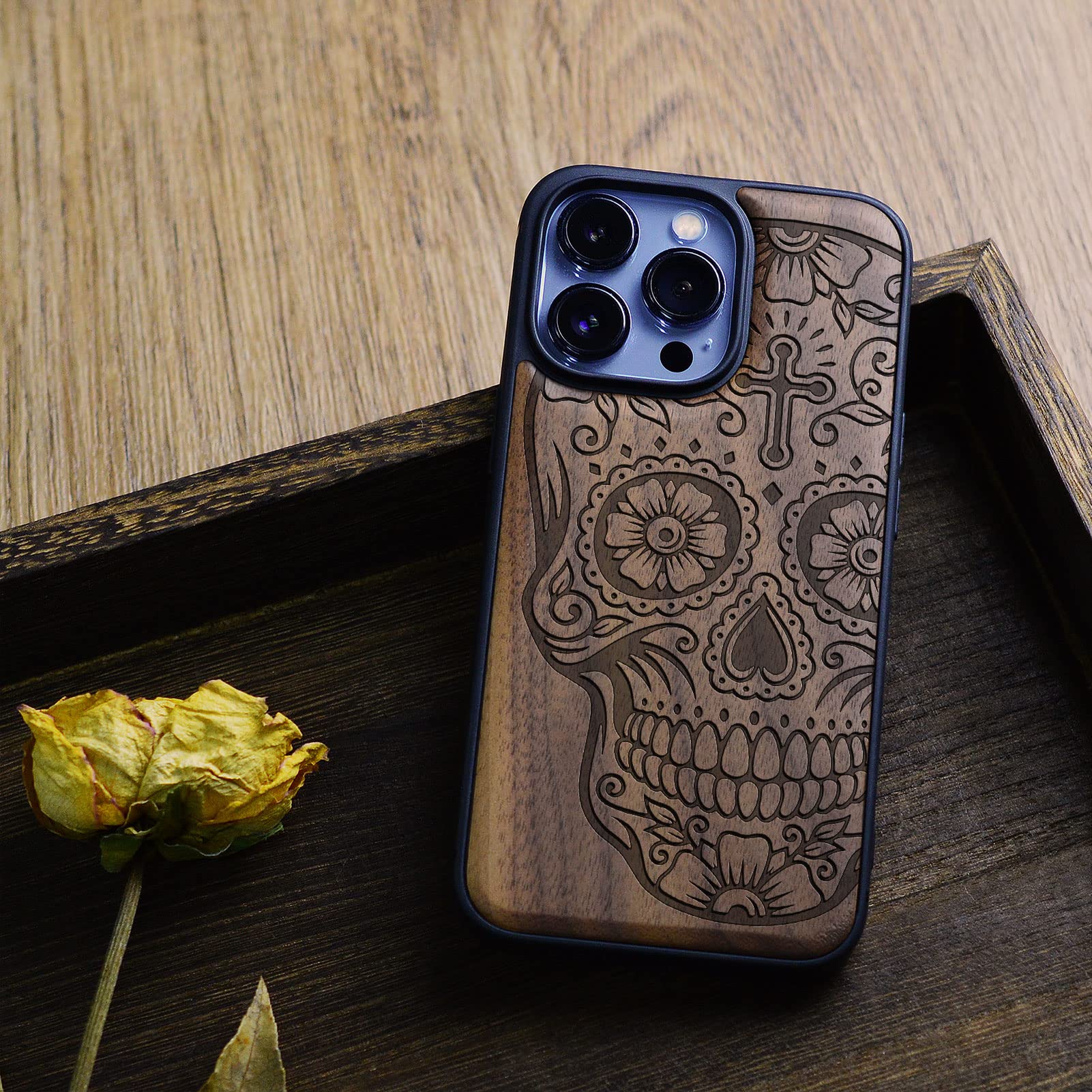 Custodia In Legno Carveit Per IPhone 13 Pro Con Motivo Falena Della Morte E Ricarica MagSafe: Cover Protettiva Con Paraurti TPU - 2