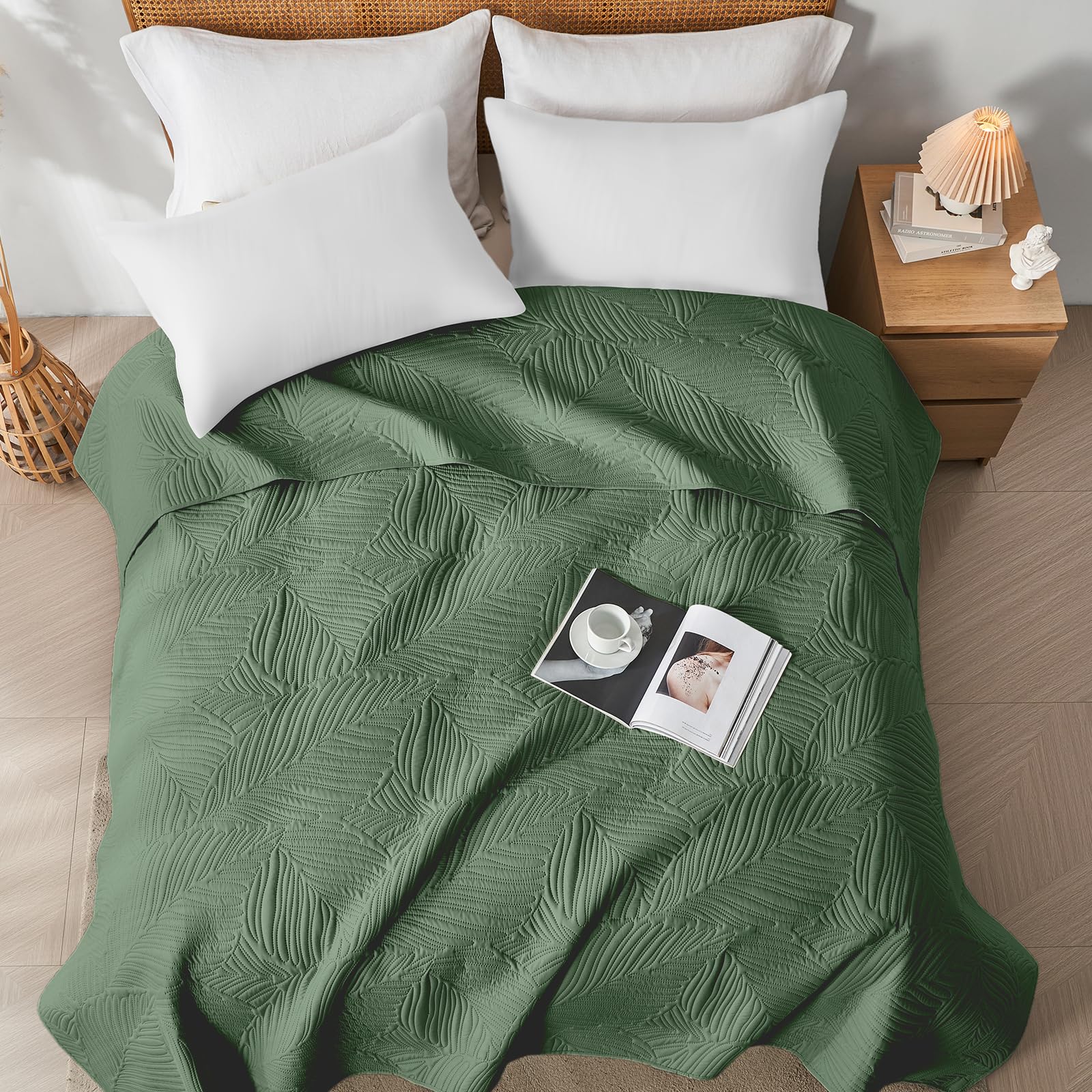 Tagesdecke 240x260 cm,Grün Ultrasonic Steppdecke,Leicht,Weich und Pflegeleicht,Doppelseitig,Bettüberwurf mit Blattmuster,Ideal für alle Jahreszeiten,Für Bett und Sofa
