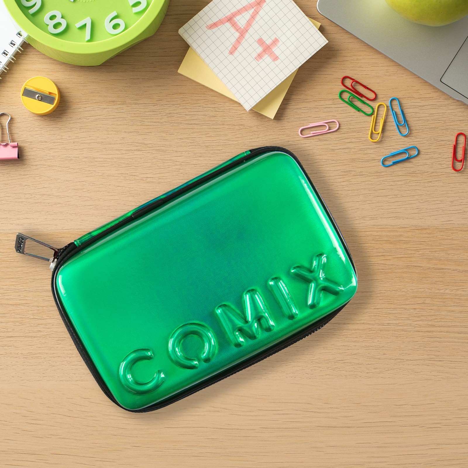 COMIX - Astuccio Scuola, Astuccio Maxi Zip per Bambini e Ragazzi, con Set Cancelleria Incluso, Cover Rigida con Maxi Logo in Rilievo e Tirazip in Metallo, 21 x 14,5h x 6,5 cm