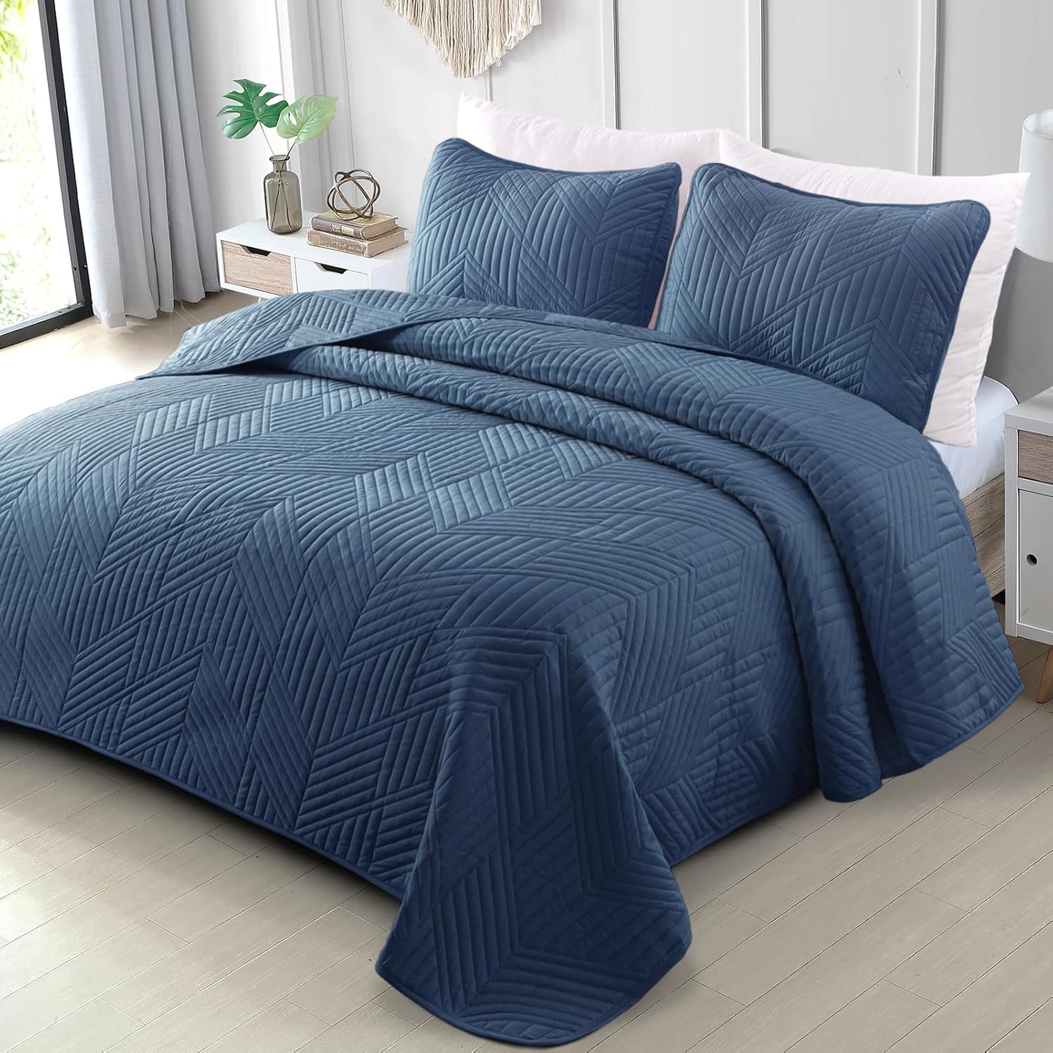 Exclusivo Mezcla California King Quilt Bedding Set, Lightweight Navy Blue Oversized King Bedspreads Soft Modern Geometric Coverlet Set for All Seasons (1 Quilt and 2 Pillow Shams) Navy Blue Cal King (112''X104'')