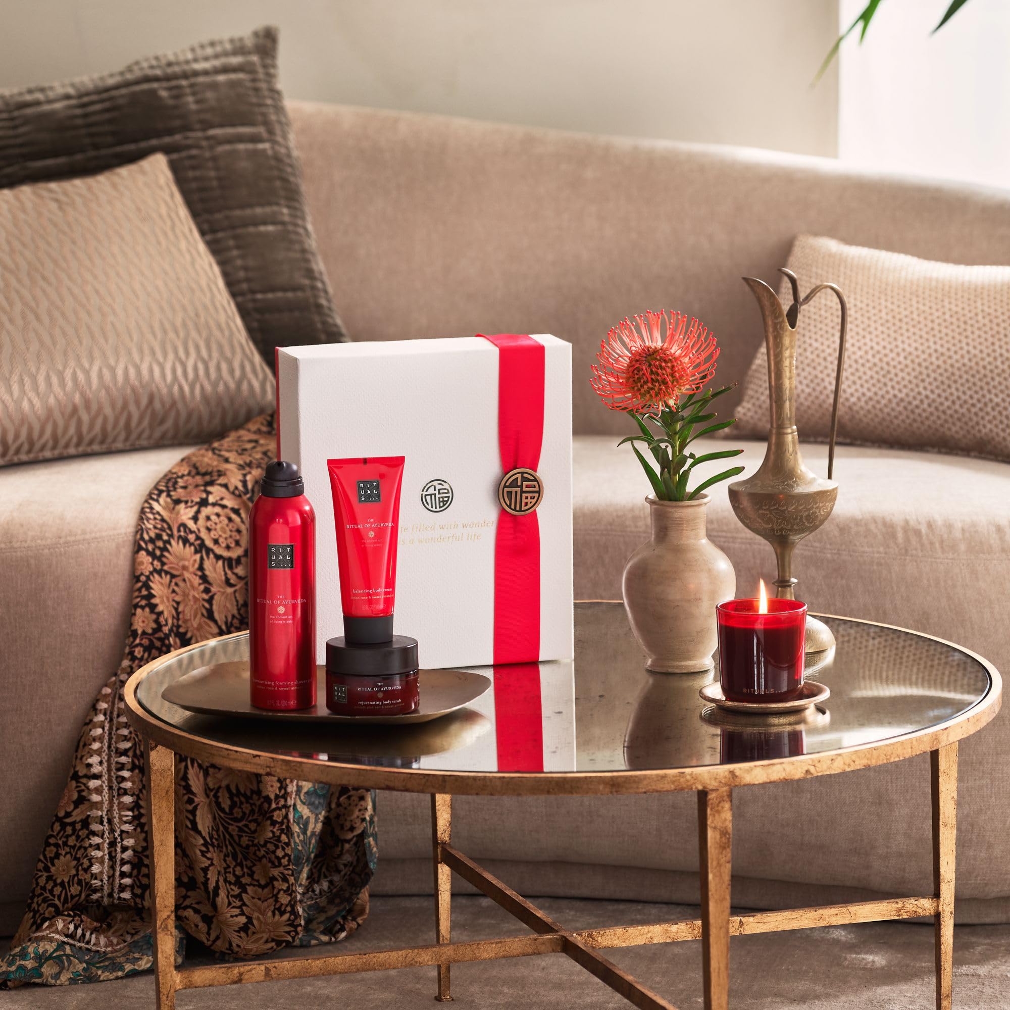 RITUALS Cofanetto regalo donna The Ritual of Ayurveda, Medium – Set regalo donna con prodotti per la cura del corpo arricchiti con rosa indiana e olio di mandorle dolci – Set bagno riequilibrante