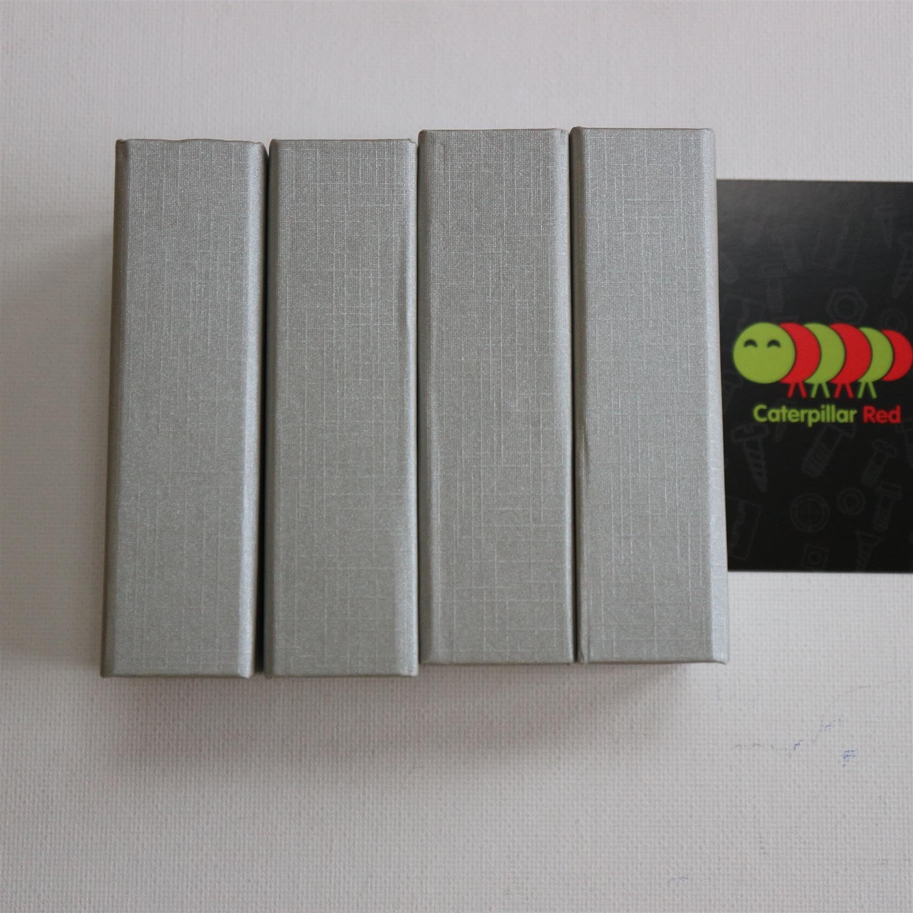 4x Grigio Argento Scatoletta Regalo Magnetica per USB da Presentazione - Scatoletta Regalo con Chiusura Magnetica. Include spuma, da usare con chiavette e drive rimovibili