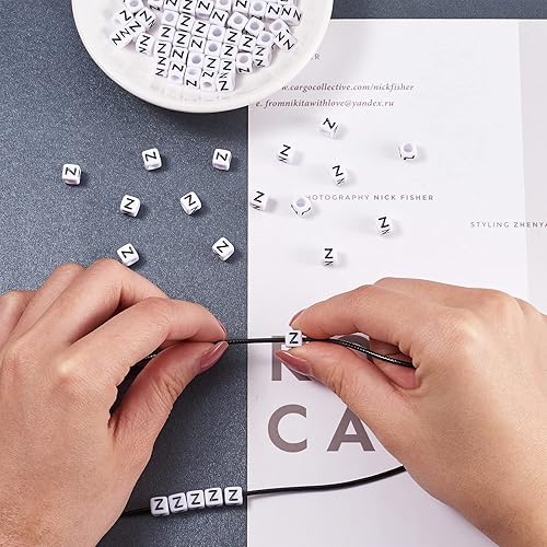 Vista 83 de FASHEWELRY 300 cuentas de letras acrílicas blancas de 0.236 x 0.236 pulgadas (0.236 x 0.236 in), cuentas del alfabeto para hacer pulseras