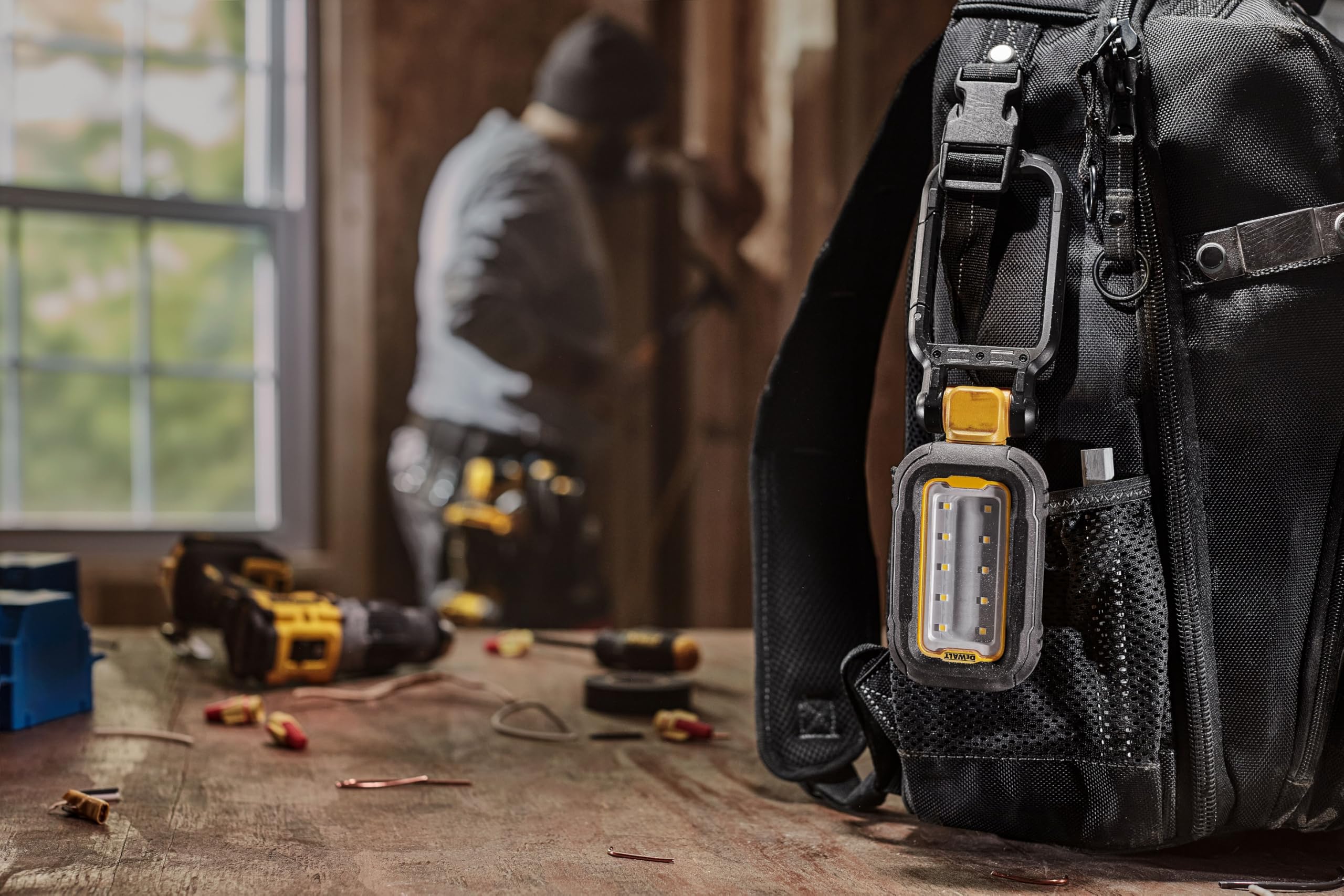 Amazon.co.jp: デウォルト(DEWALT) LED タスクライト 充電式 明るさ