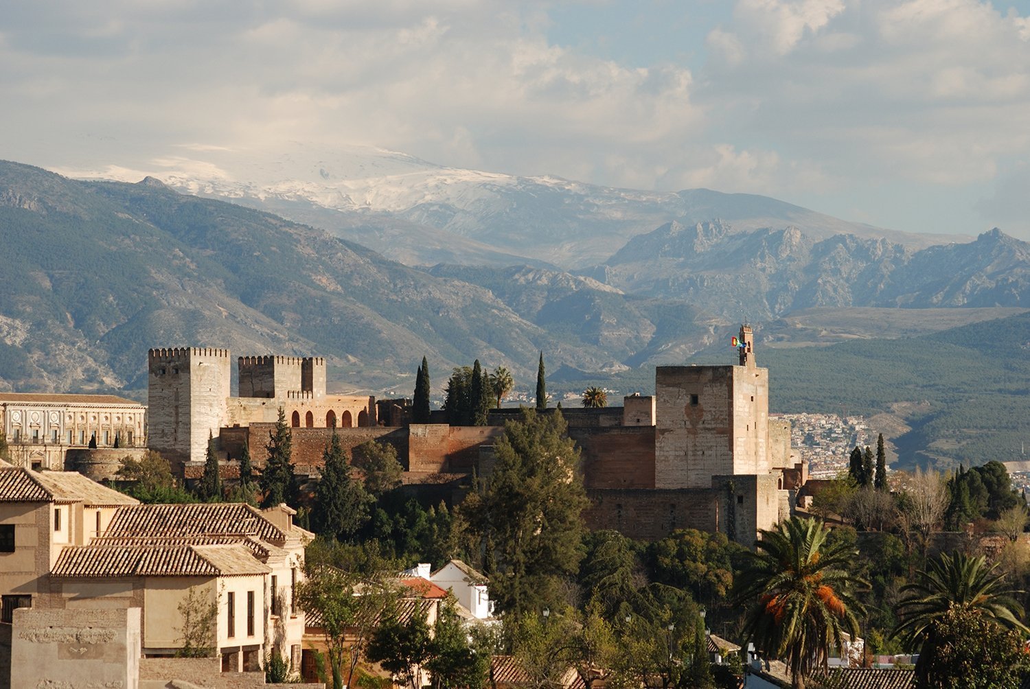 Oedim Fotomurales Vinilo Pared Vista del Palacio de la Alhambra con montañas Cubiertas de Nieve de Sierra Nevada 350x250cm | Adhesivo Incluido | Decoracion Habitación, Salon, Oficina, Negocio |