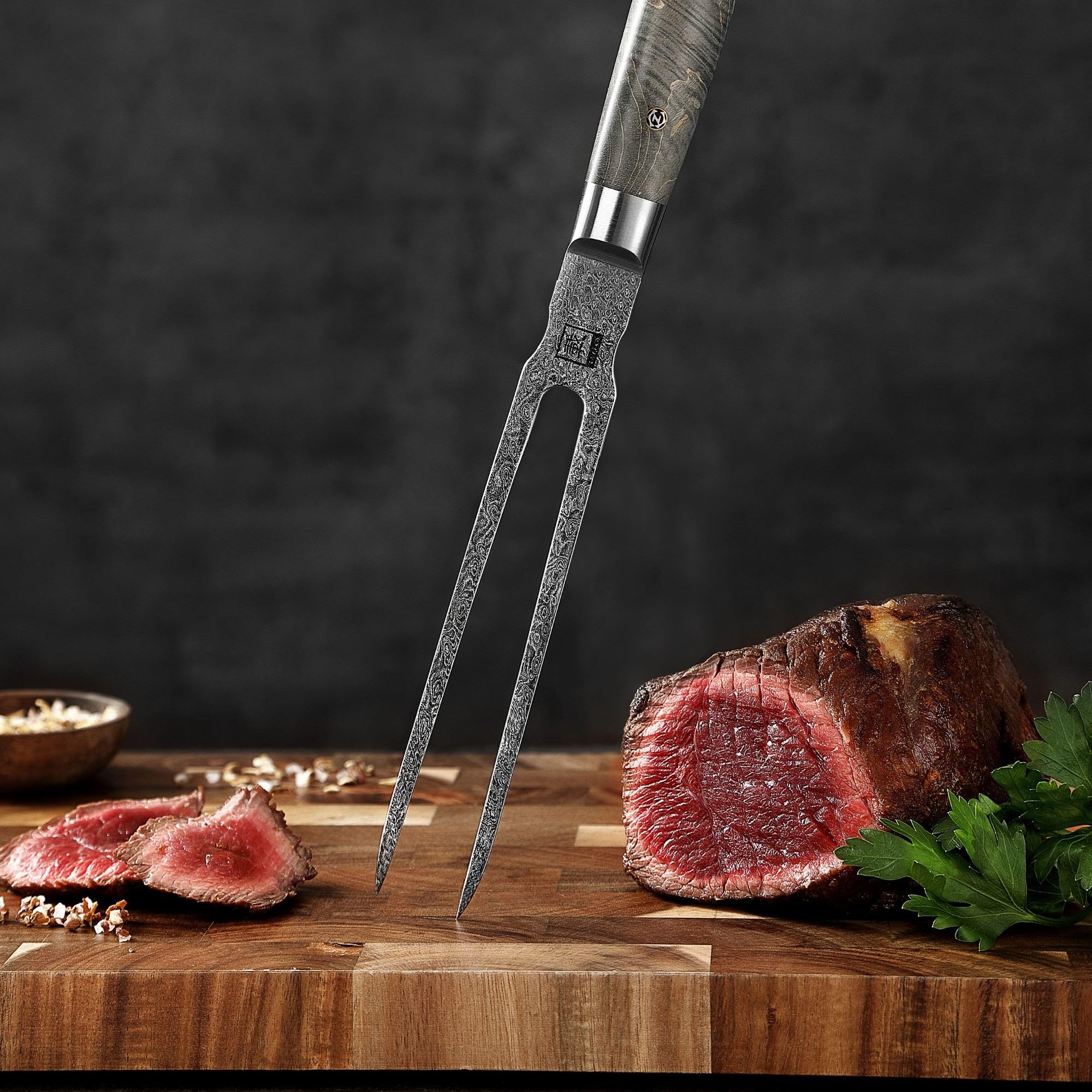 Zayiko Professional Series Damast Tranchiergabel 31 cm mit Ahornholzgriff | Fleisch- und Grillgabel mit 2 langen Zinken; 67 Lagen Damaststahl mit VG-10-Kern, für Braten und Grillgut, inklusive Holzbox.