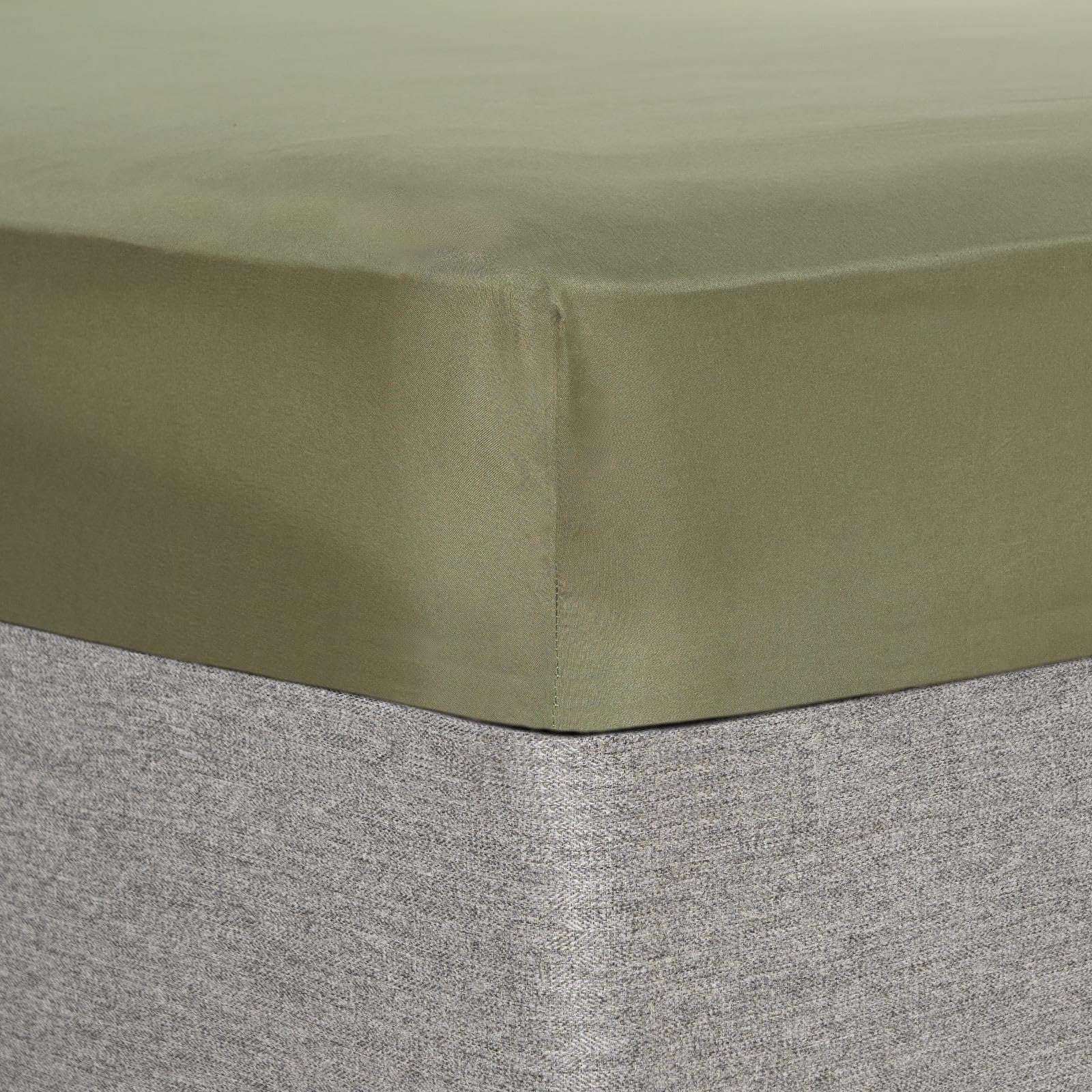 Brentfords Dark Green Bedding Single Fitted Sheet, Easy Care Soft Microfibre Fabric Deep Pocket 25Cm Single Bed Sheet Shrinkage And Fade Resistant Bed Linen Bottom Sheets, Woodland Green - 91 X 190Cm