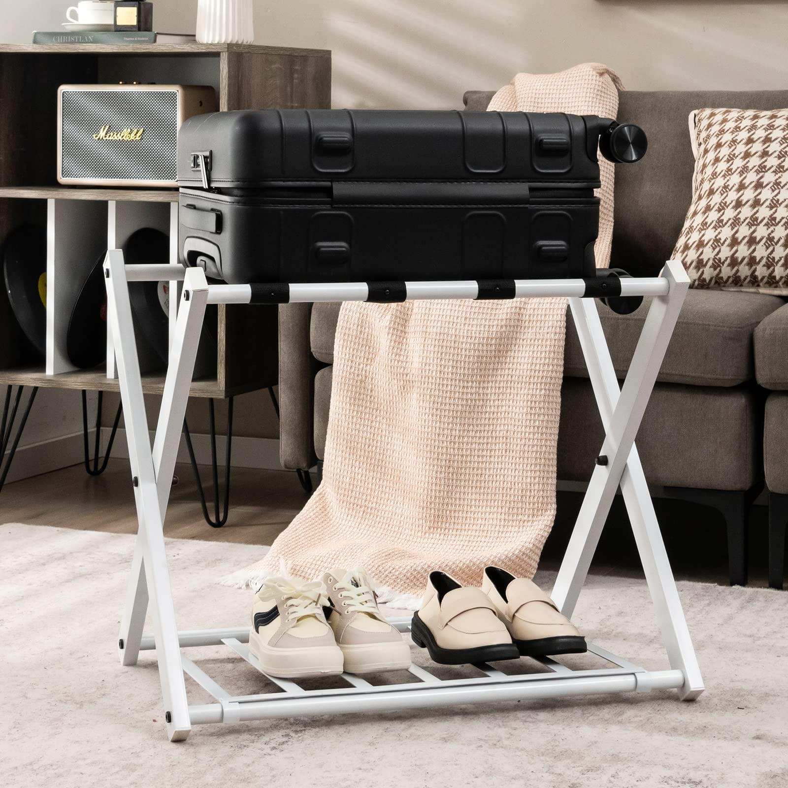 GYMAX Klappbarer Kofferständer, Doppelschichter Kofferbock mit 4 stabilen Gurten & 2-Stöckiger Design, Gepäckablage bis 60 kg belastbar, Kofferablage für Gästezimmer & Hotel (1, Weiß)