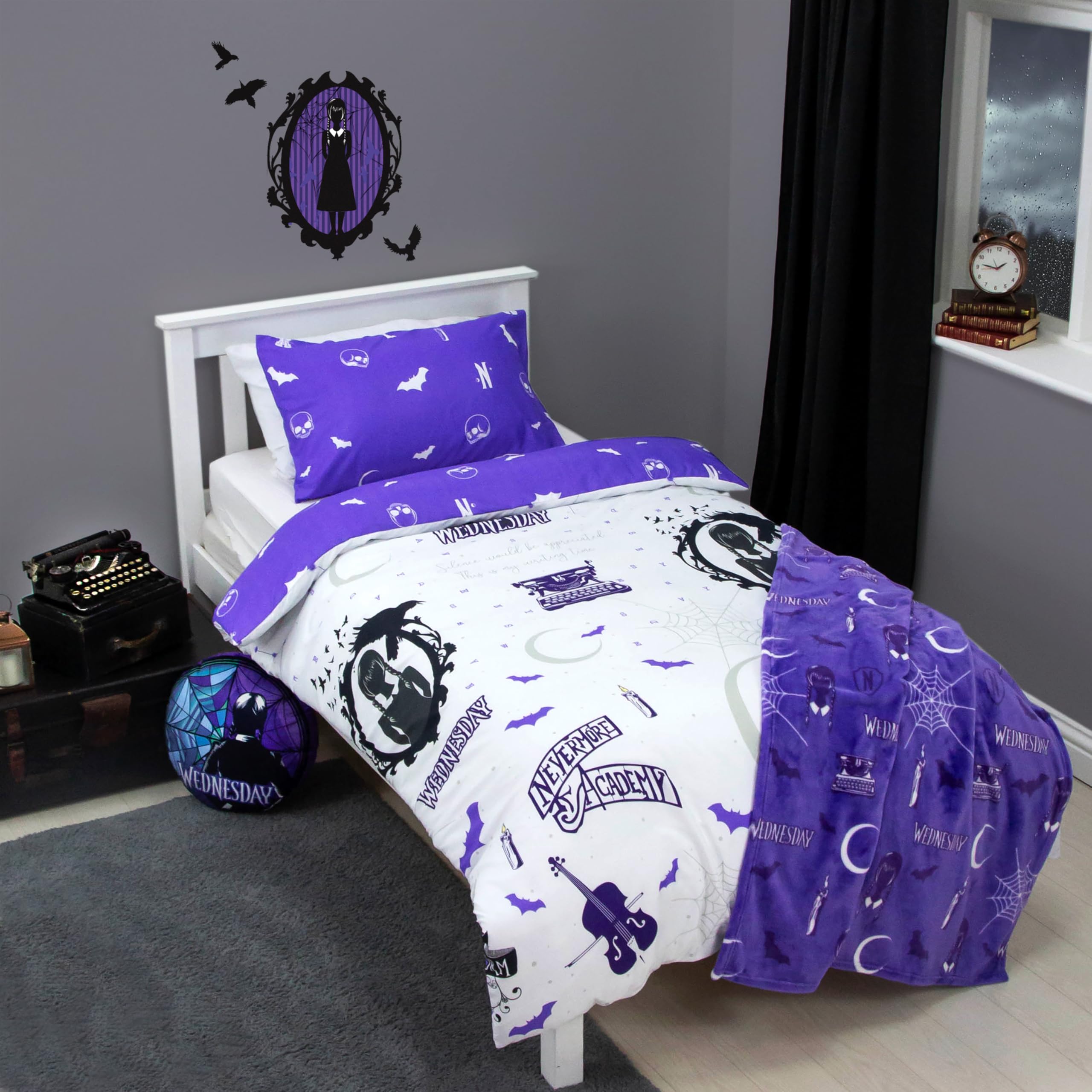 Parure De Lit Simple Mercredi (Wednesday) - Housse De Couette Réversible Et Taie D'oreiller - Polycoton Violet - Licence Officielle Netflix