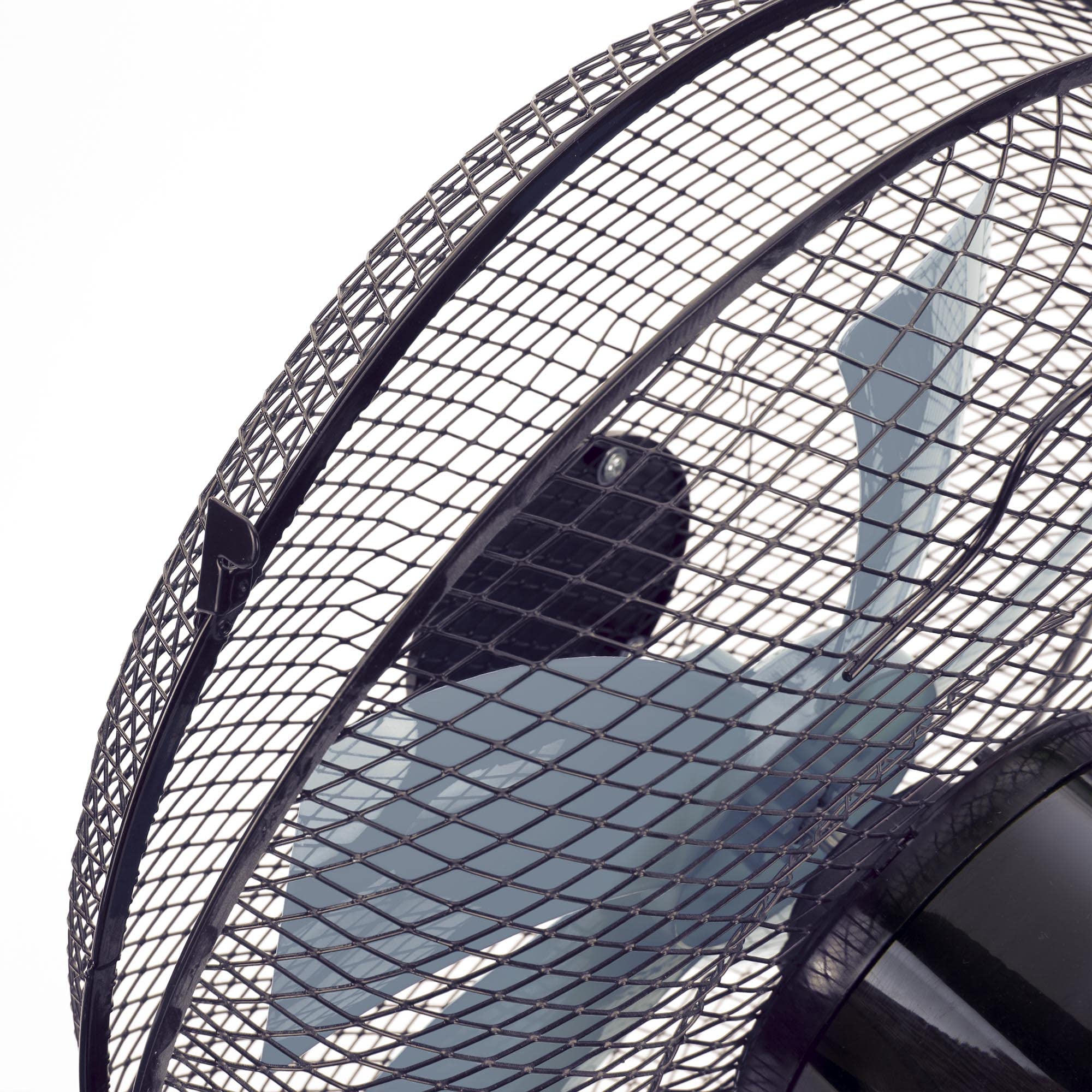 Jata JVVM3125 - Ventilador de Mesa portátil con 3 velocidades, oscilante, cabezal inclinable. Altura: 60 cm. Silencioso. Bajo consumo. 2503 m3/h