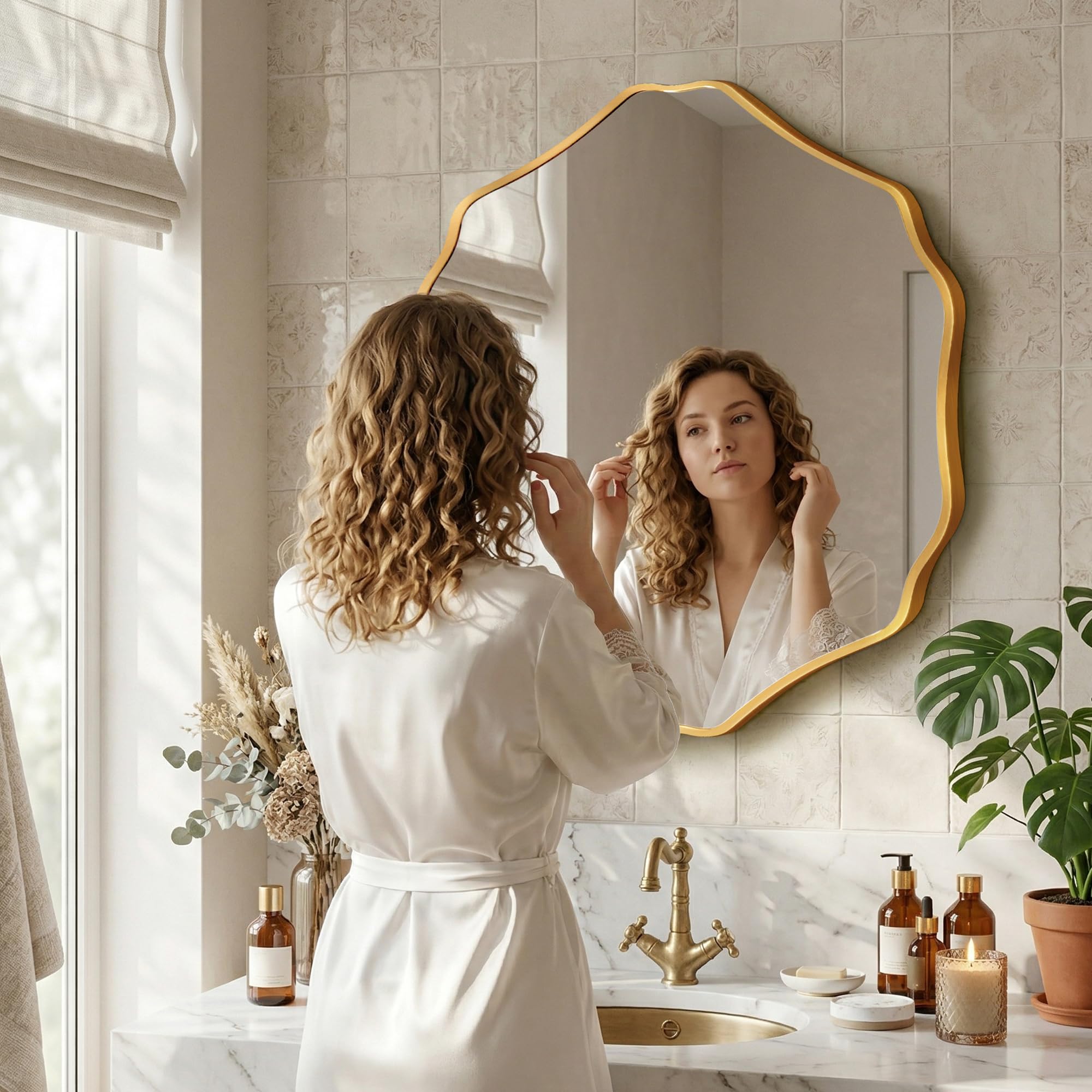 Miroir Mural Hexagonal Organique avec Cadre en Aluminium Brossé & Verre de Sécurité Trempé pour Salle de Bain, Entrée & Salon