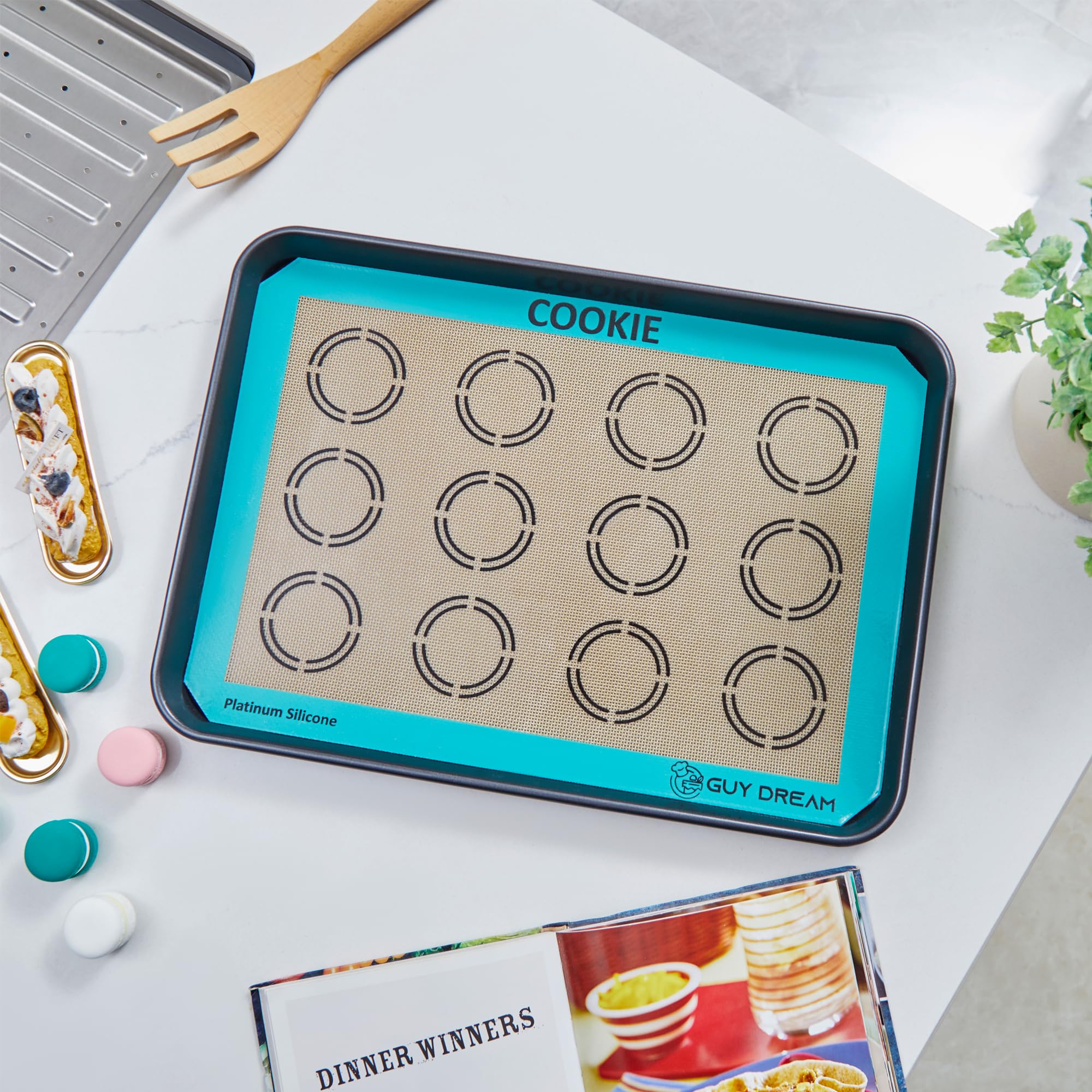 GUYDREMAT - Juego de 2 alfombrillas de silicona para hornear galletas y macarrones, reutilizables, de silicona de grado alimenticio, resistente al calor, con medidas para galletas