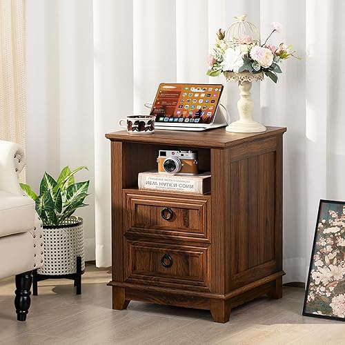 Miniatura 46 de Juego de 2 mesitas de noche estilo granja de 18" con estación de carga, cómoda con mesa auxiliar de 2 cajones para dormitorio, mesita de noche de