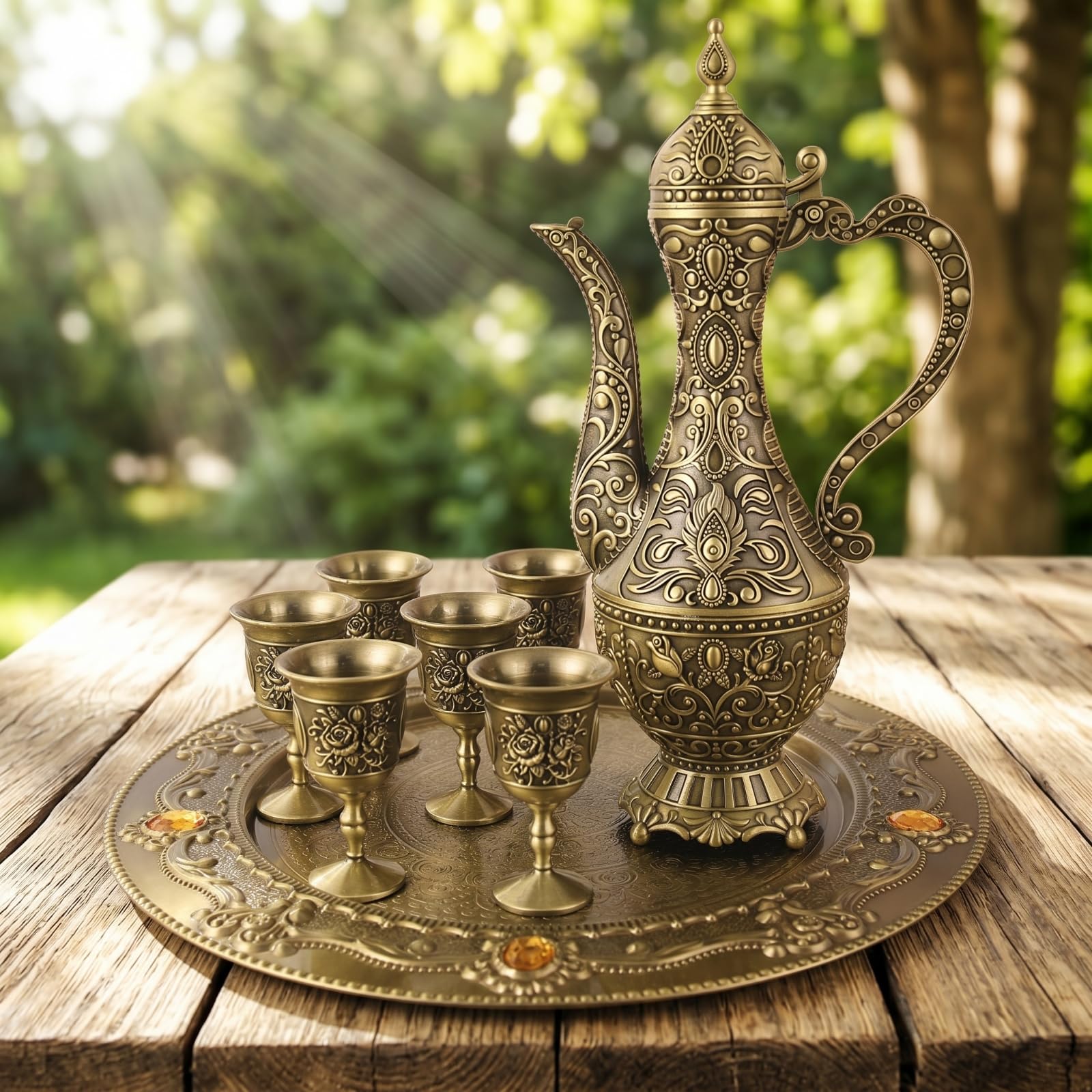 Set di Servizio Liquori Tradizionale Caraffa Brocca Bicchieri Vassoio in Metallo con Dettagli Floreali in Rilievo E Finitura Antica Adatto per, Rosa Antico Verde