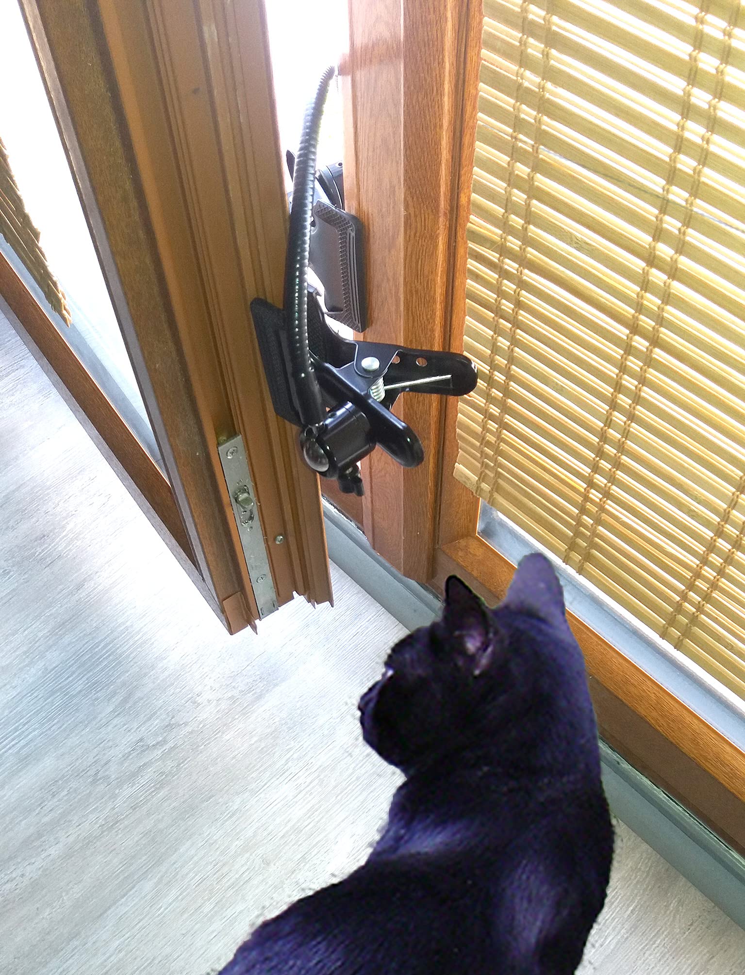 Entreabridor de Ventana Ajustable Sin Perforar con Posición Seguridad Gatos - Courandair