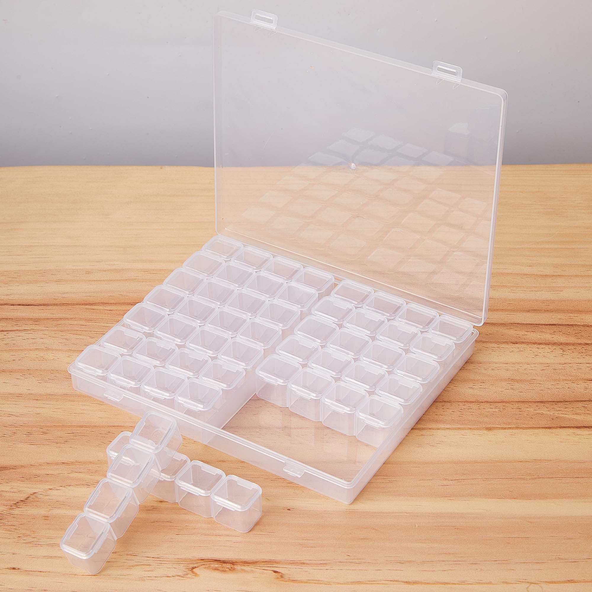 Tcrogsciss 56-Grid Clear Plastic Storage Box Container with Adjustable Dividers, Stackable Organiser for Beads, Crafts, Jewellery