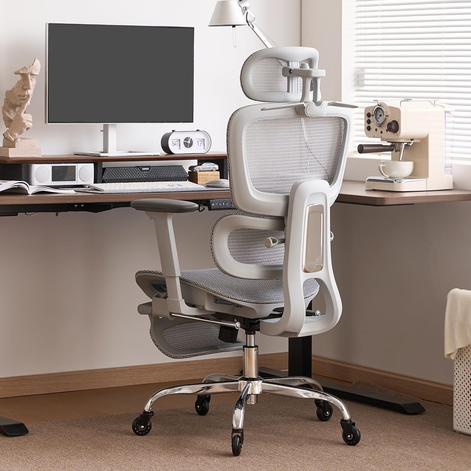 LarkLeaves Ergonomiczny Fotel Biurowy z Podnóżkiem Szary L10 Pro | Zagłówek 3D z wieszakiem, lędźwie 2D, podłokietniki 3D, oparcie 5-stopniowe, odchylenie 145 st., siatka, gumowe kółka