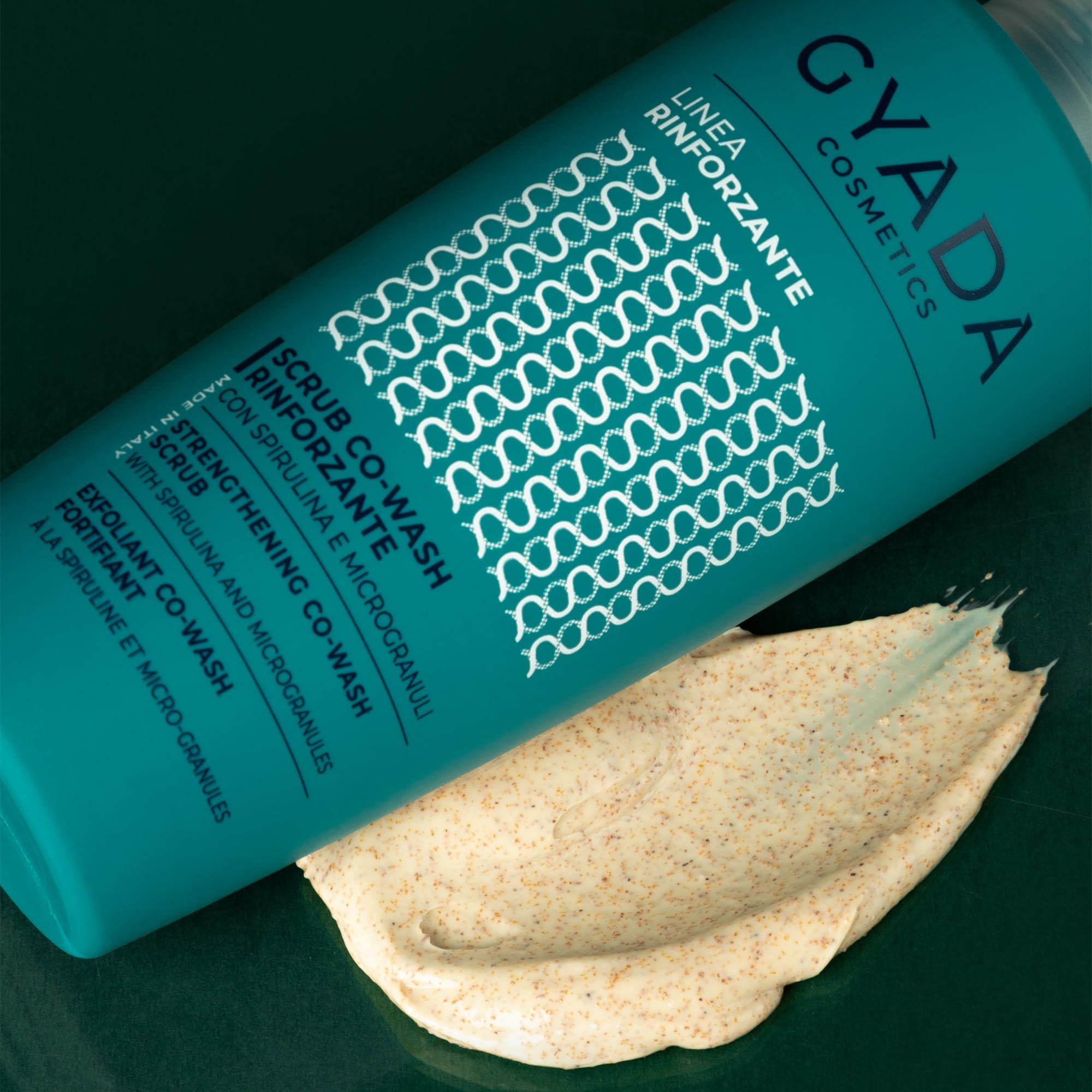Gyada Cosmetics, Scrub CoWash Rinforzante con Spirulina, Detergente ed Esfoliante, con Microgranuli Vegetali di Nocciole e Mandorle, per Lavaggi Frequenti e Delicati, con Avena e Ginseng, 200 ml