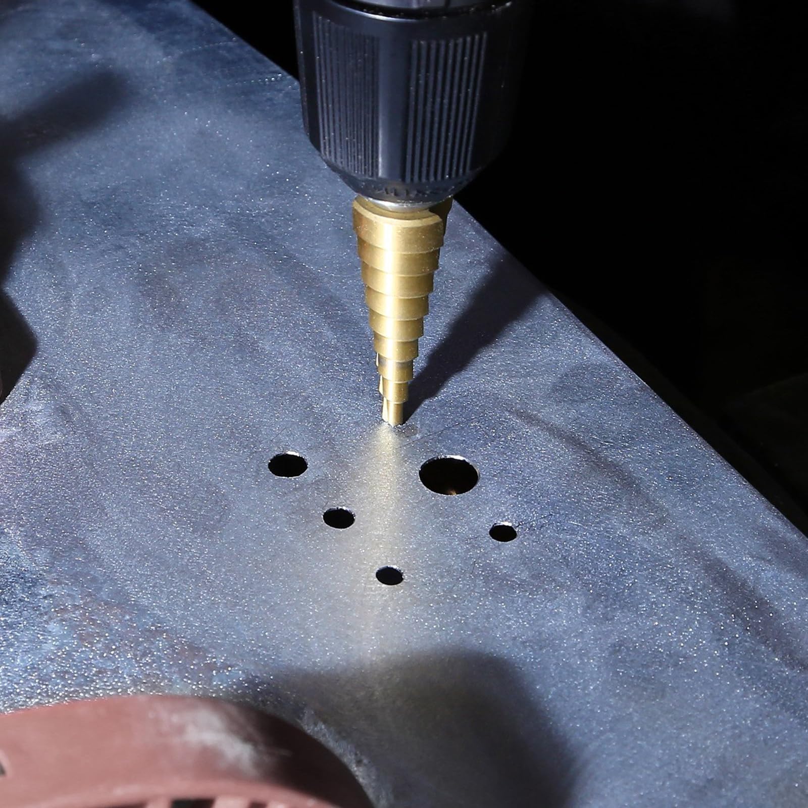 Stufenbohrer Metall Set, 5 Stück, 44 metrische Größen, HSS-Titanbeschichtet, für Metall – ein Bohrer für viele Lochgrößen (Unibit-Qualität)