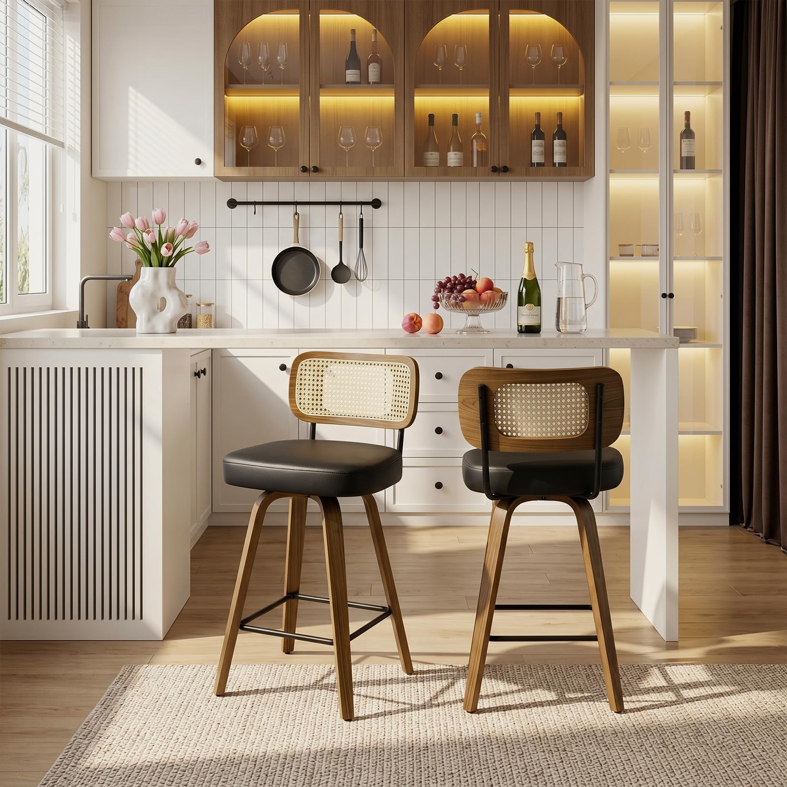 Bekrvio Lot de 2 tabourets de bar avec dossier, hauteur d'assise 65 cm, rotatif à 360°, tabouret de bar en rotin en bois avec siège extra épais (7,1 cm), 4 pieds stables, chaise de bar pour îlot de