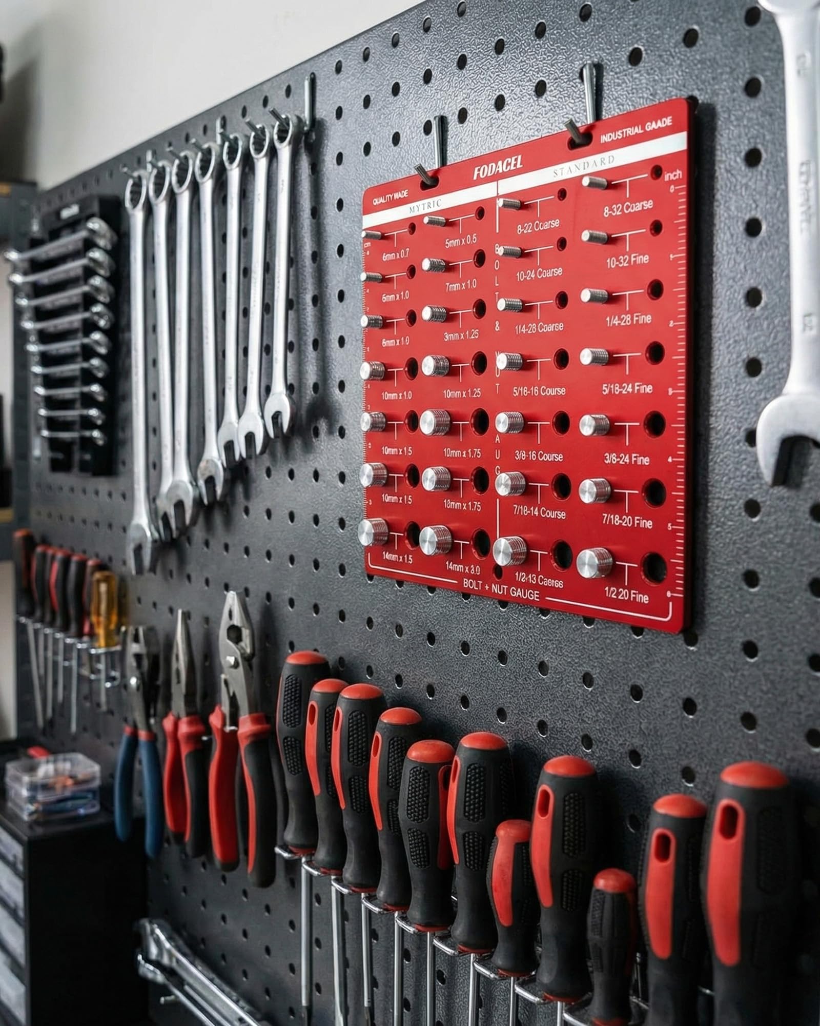 28 Löcher Gewindeprüfer für Muttern und Schrauben: Gewindelehre Thread Checker mit 14 Standard- und 14 Metrischen Gewinden aus Aluminium für Werkstatt Mechaniker Handwerker