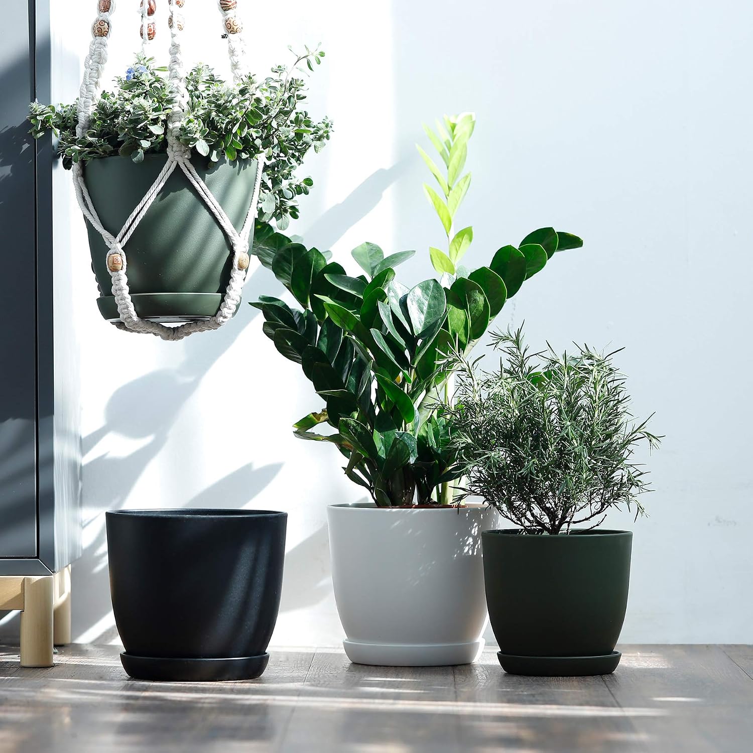 POTEY Plastic Plant Pot 7.5/6.3/5.5/4.5 Inch Modern Decorative Indoor Planter with Drainage Hole and Trays for All House Plants - 005, White, Set of 4