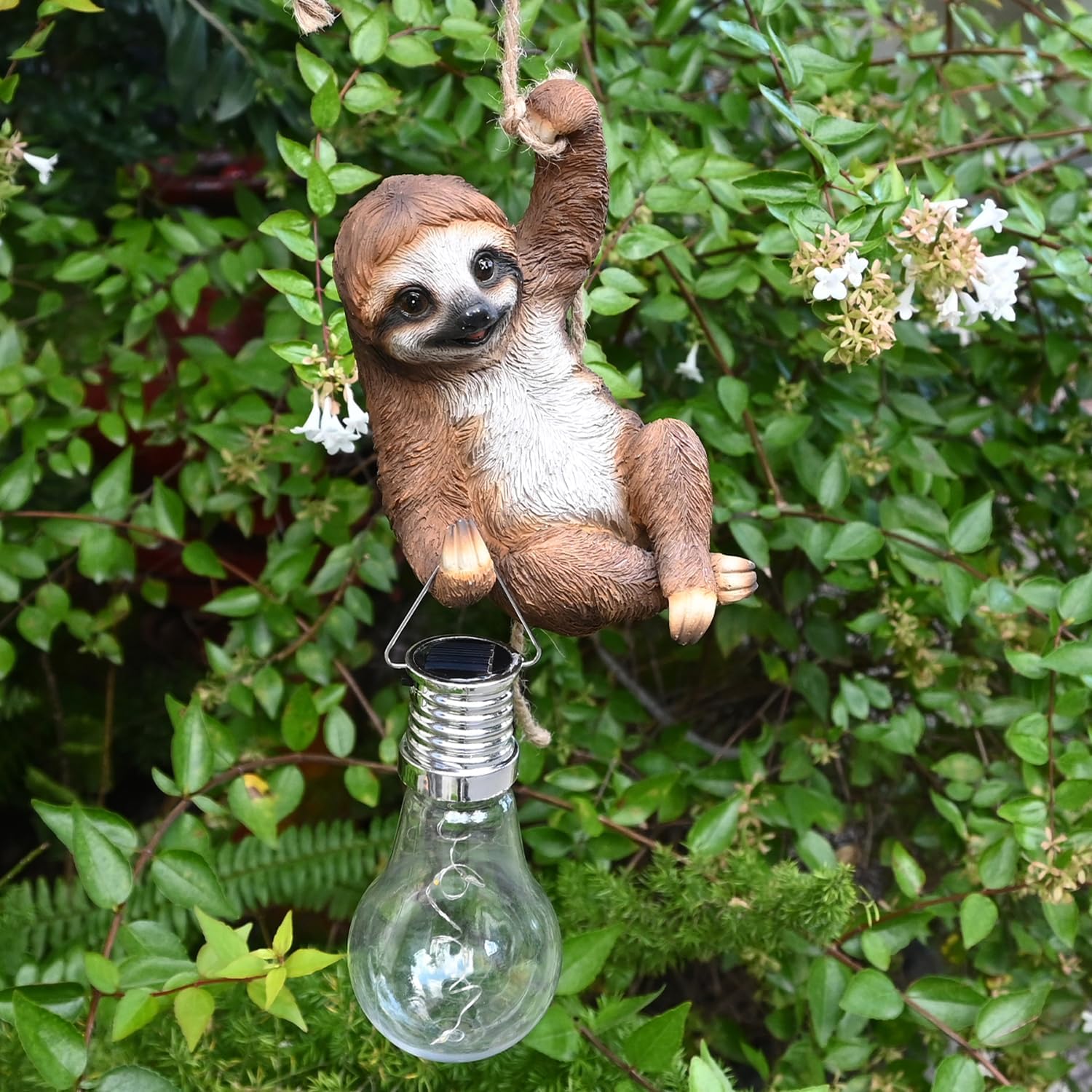 Resin Sloth Garden Statue Solar Fence Lights Outdoor Hanging Decor Porch Tree Decorations Yard Ornaments Small Cute Figurines Funny Gifts for Women Mother