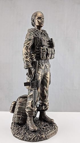 Miniatura 5 de VERONESE DESIGN Estatua de soldado femenino de 11 5/8 pulgadas Regalos militares Escultura de acabado de bronce de resina fundida en frío