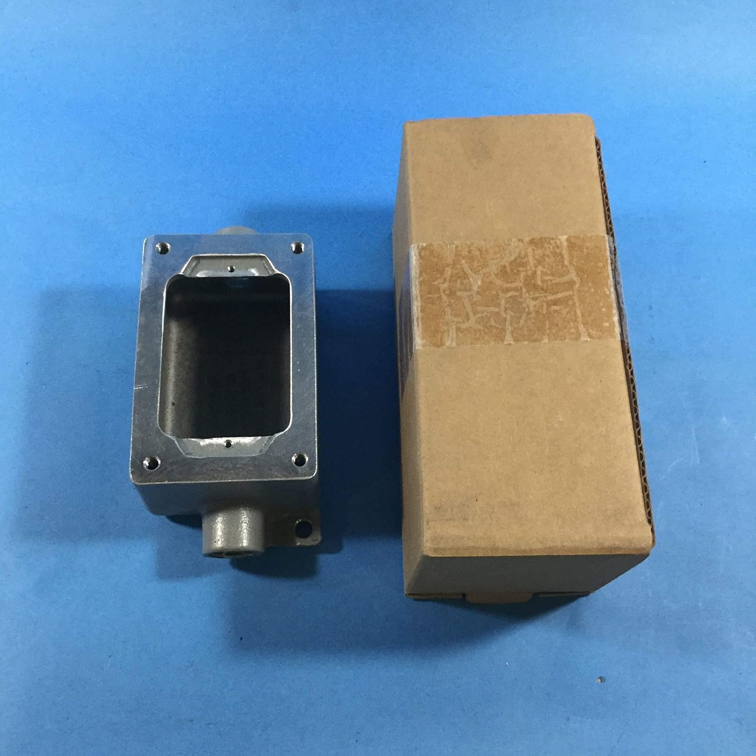 KILLARK SWB-4 1/2" HUB, FEEDTHRU, Splice Box, 1-G