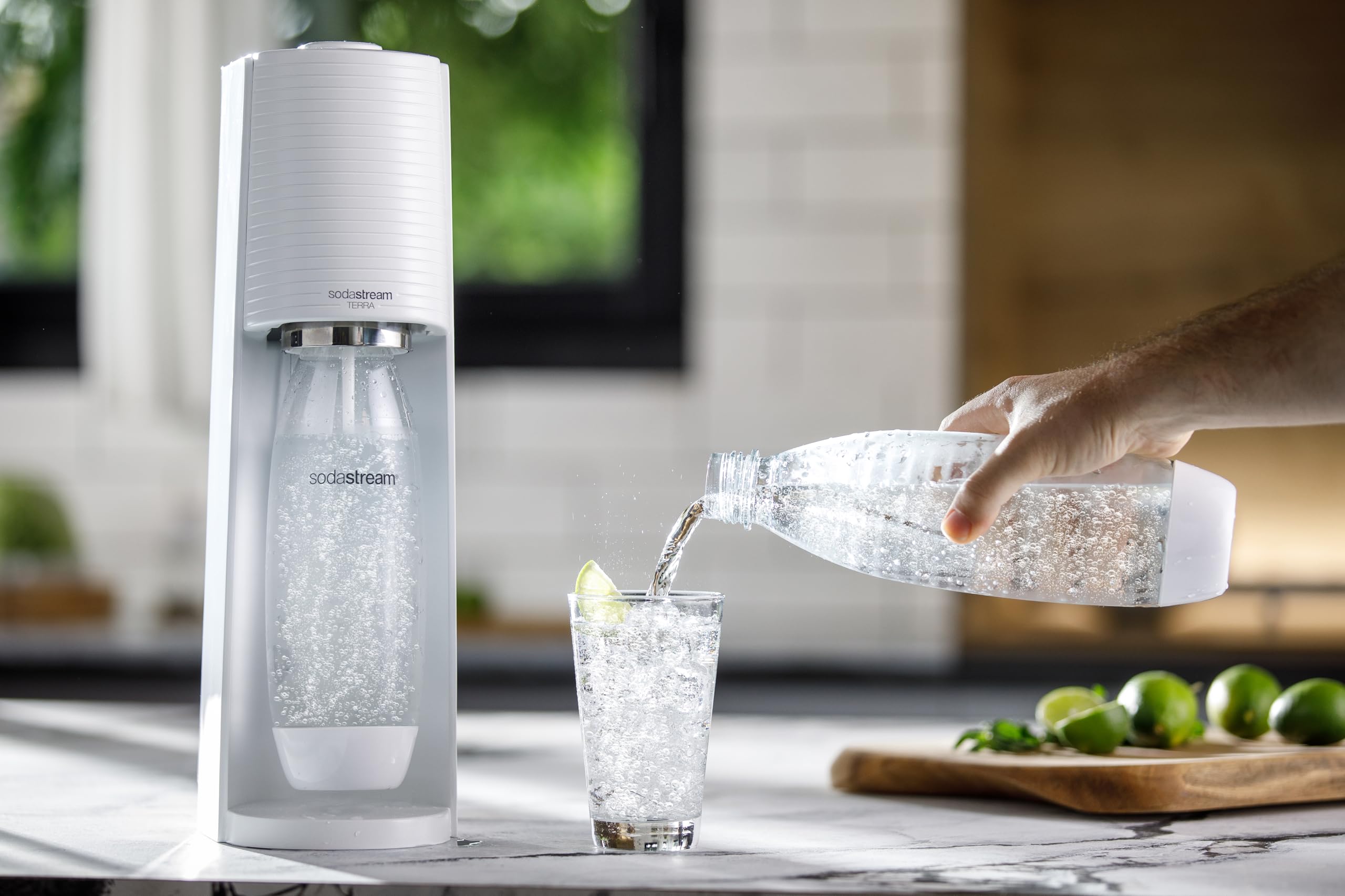 Sodastream Gasatore Gaia bianco ideale per realizzare acqua frizzante, include una bottiglia lavabile in lavasoviglie e un cilindro contenente Co2