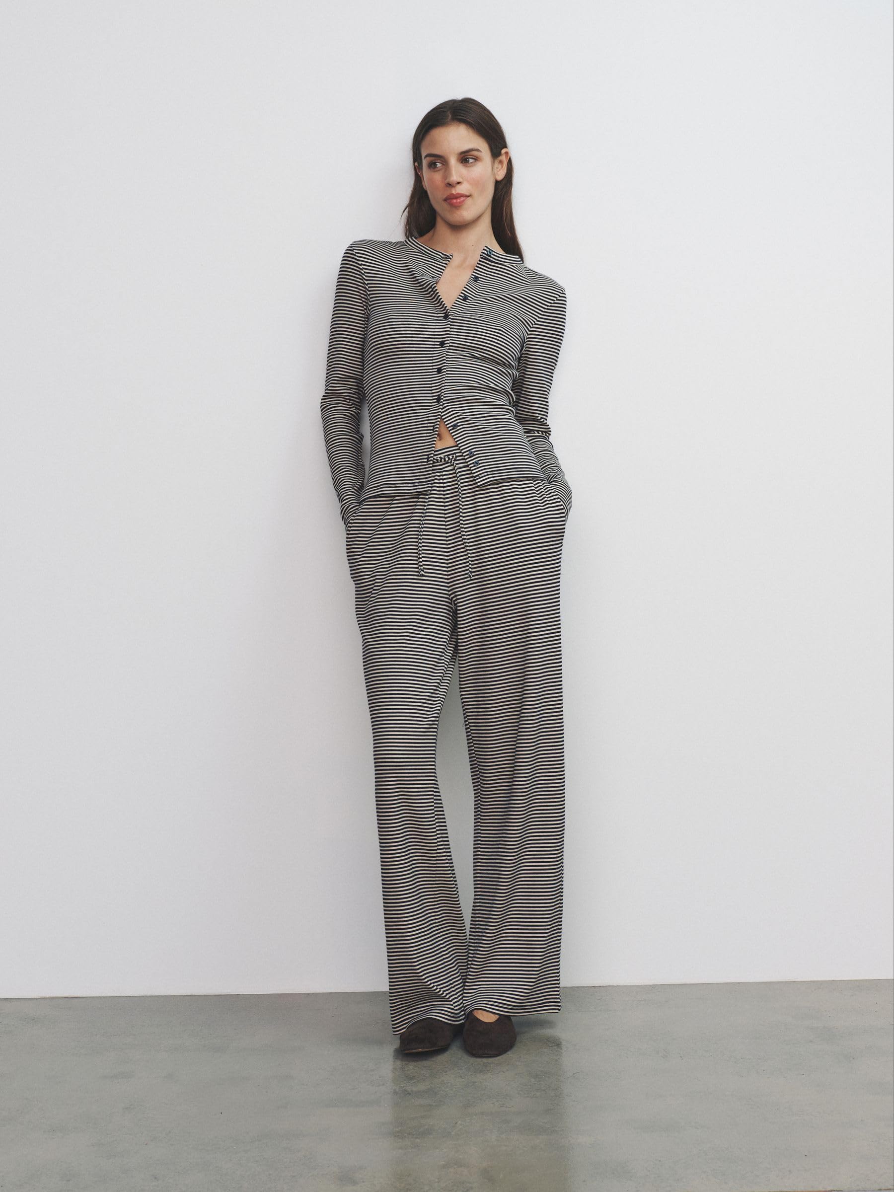THE SET Damen Langarmshirt mit durchgehender Knopfleiste und Hose im Set