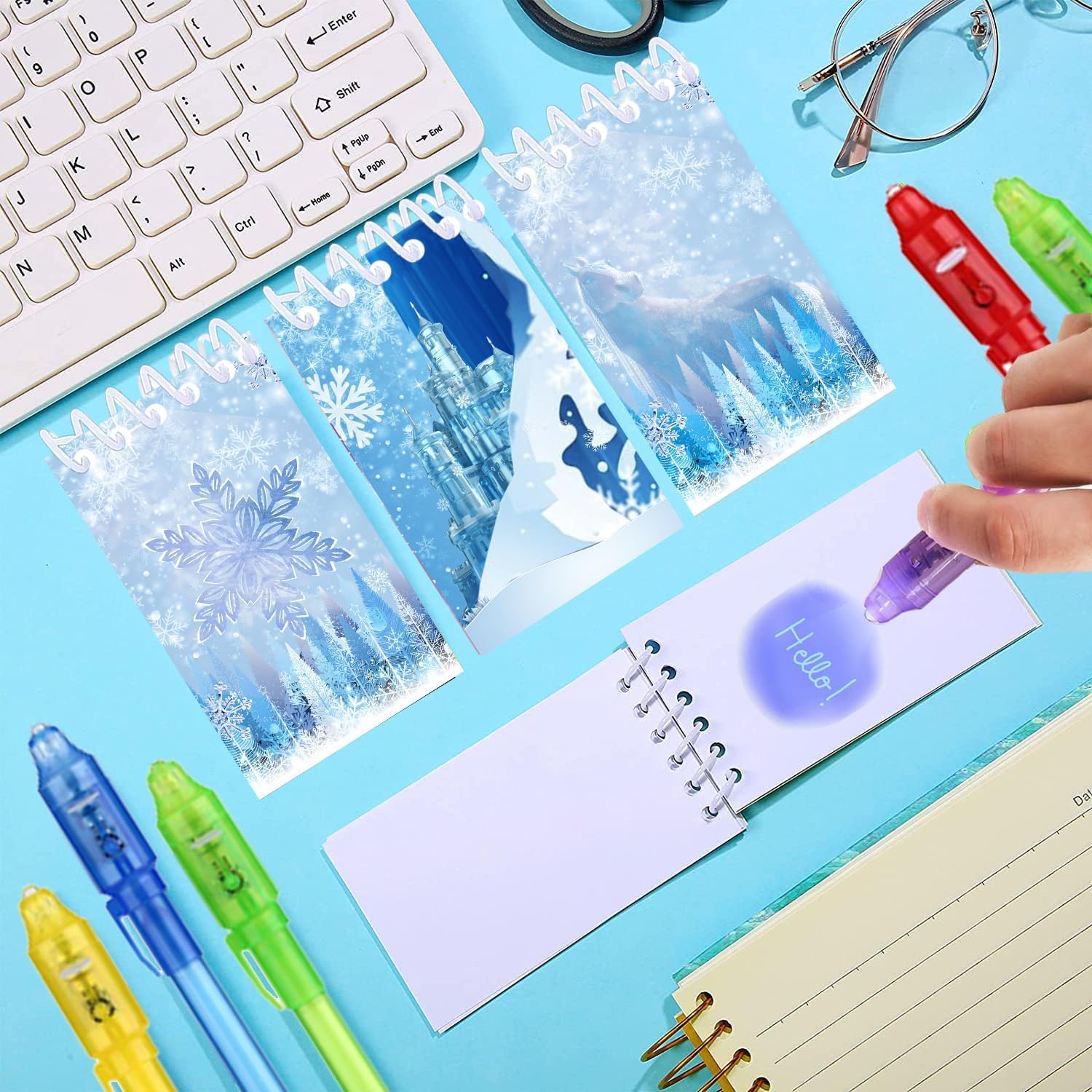 24 pezzi Frozen Themed Party favoriti, 12 penne UV e 12 mini quaderni cartoon Frozen per i bambini, regali per gli ospiti, calendario dell'Avvento