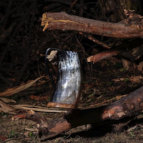 Miniatura 3 de Viking Traders Taza original de cuerno vikingo con saco de arpillera, base de madera de 20 onzas, extra grande, inspirada en la Edad Media, hecha a