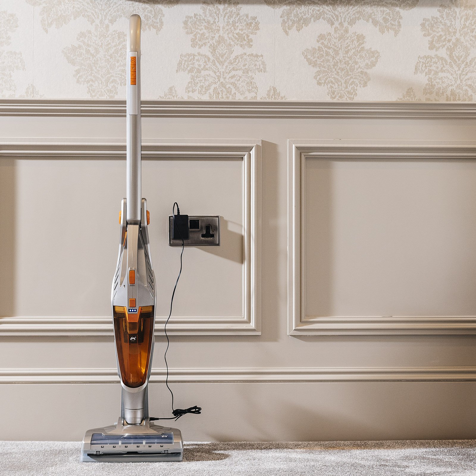 Ovation HT107 Cordless Folding 2in1 Upright and Handheld Stick Vac