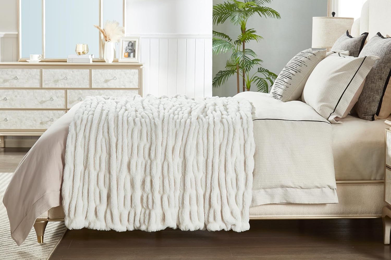 DREAMNINE Luxe Thick Fluffy Ruched Faux Rabbit Fur Throw Blanket for Couch 50" x 60", Decorative Super Soft Ruffle Warm Fuzzy Blankets for Winter, Double Sided Cozy Accent Shaggy Furry Blankets, White - Image 8