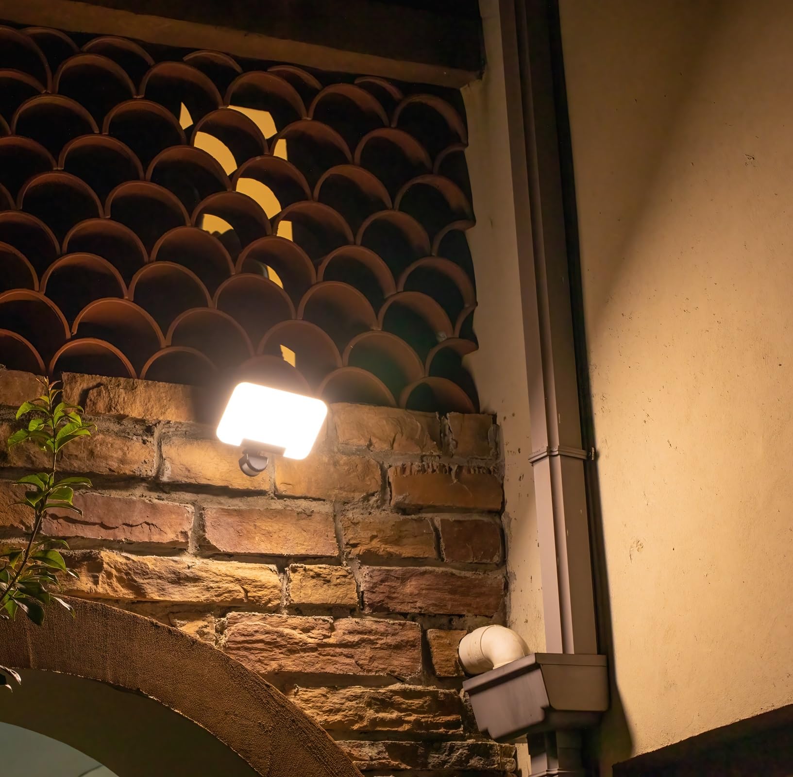 OREiN Luci di Sicurezza per Esterni con Sensore di Movimento, 24W Bianco Caldo/Naturale/Freddo Regolabile 2800 Lumen Faretto con Sensore di Movimento PIR, IP65 Impermeabile, Luce Esterna Alimentata da