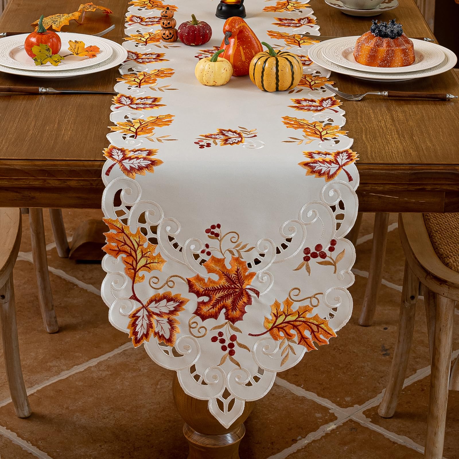 Chemin de table d'automne haut de gamme aux feuilles d'érable brodées
